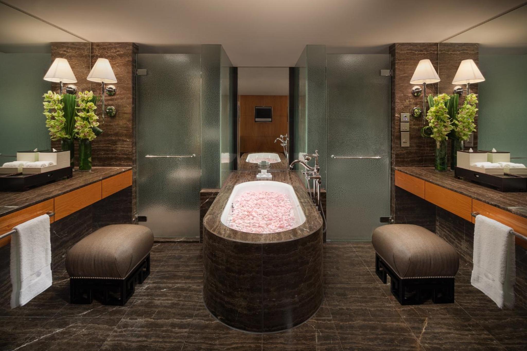 Club Mandarin King Room