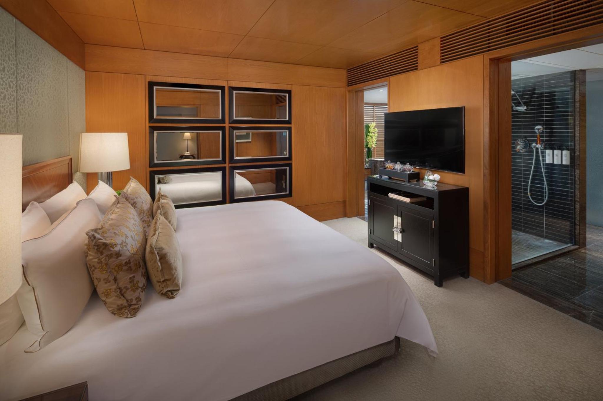 City View King Suite photo 2