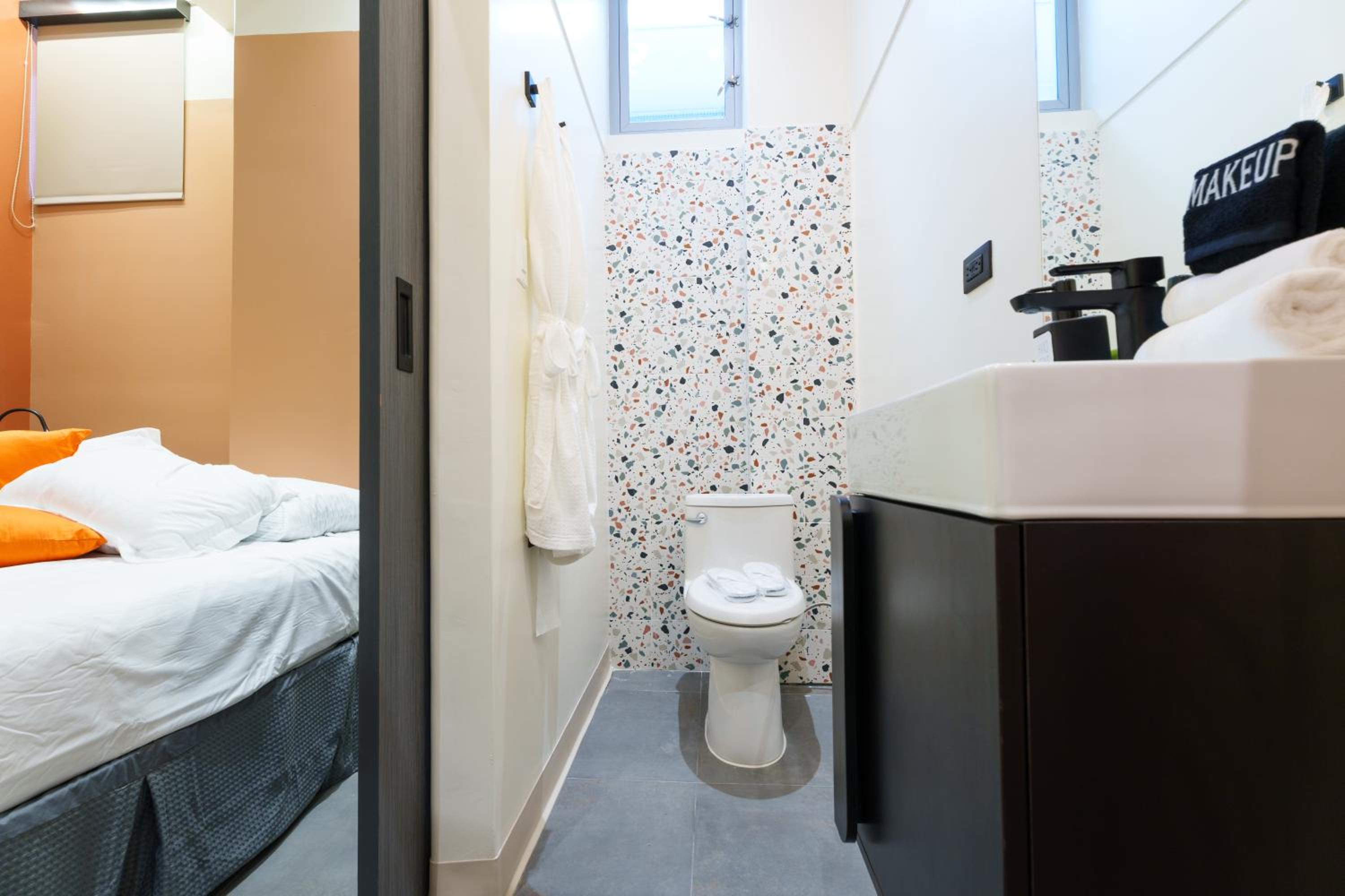Standard Queen Room - Photo 2