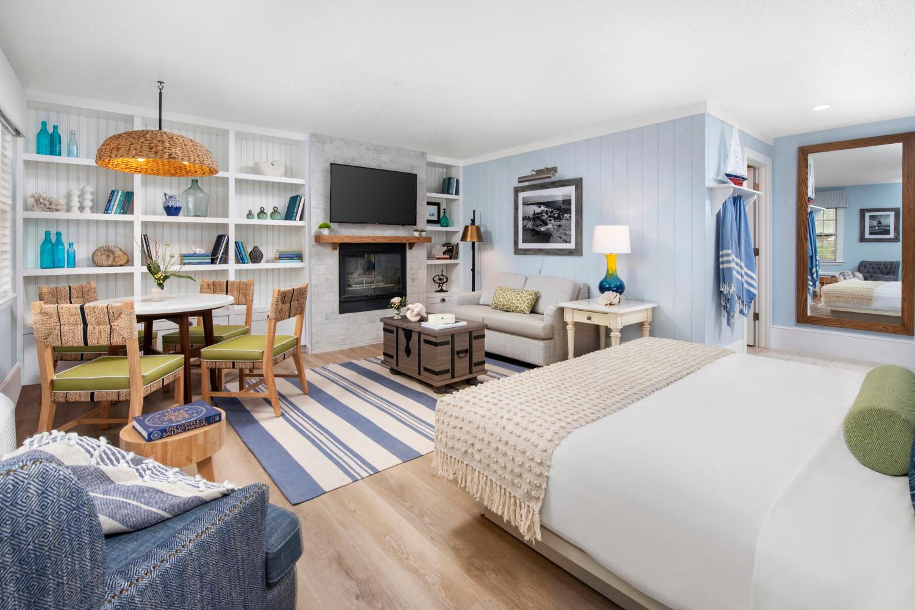 Family Suite with Fireplace - Photo 4