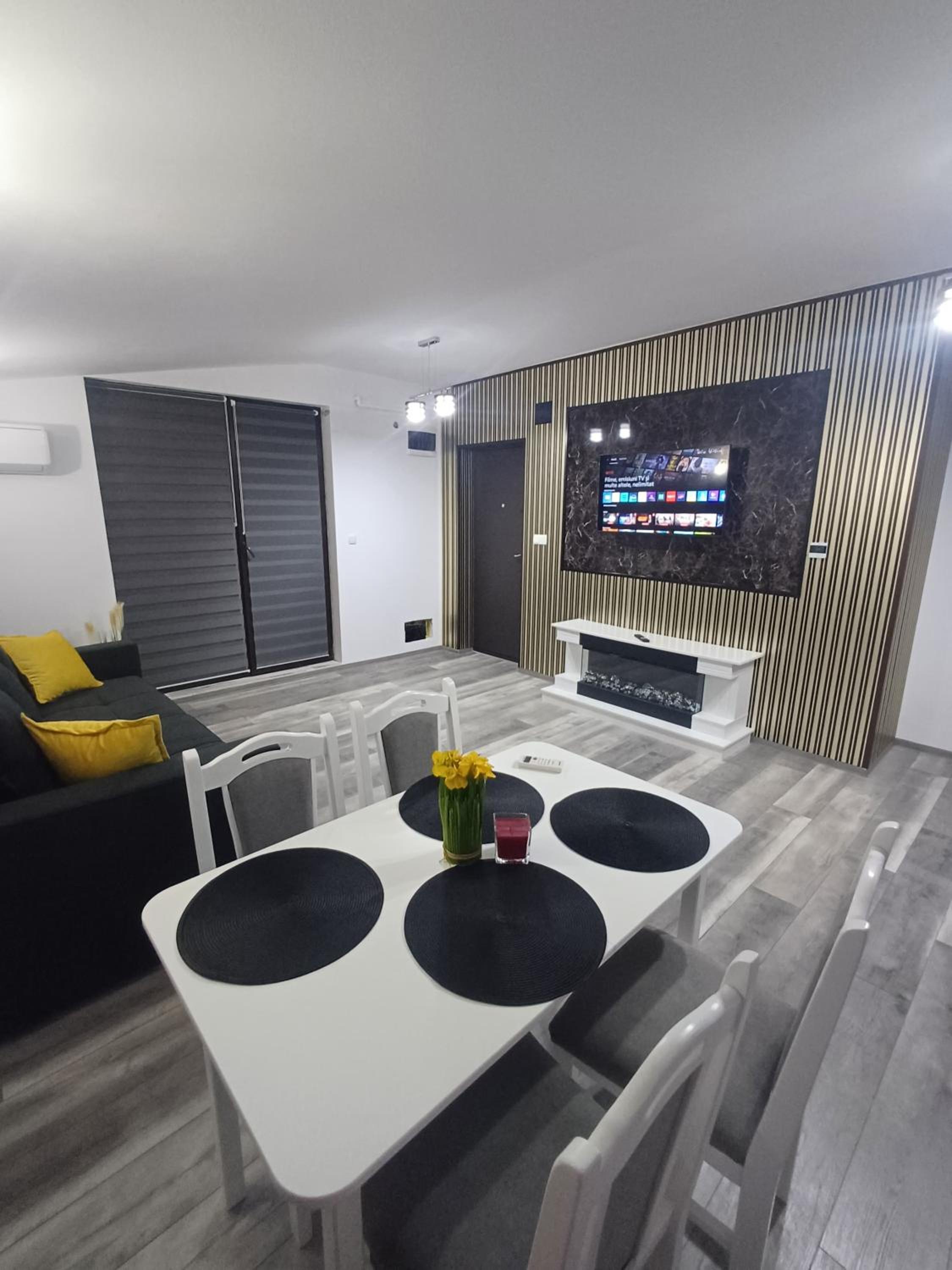 Two-Bedroom Apartment with Mountain View photo 1