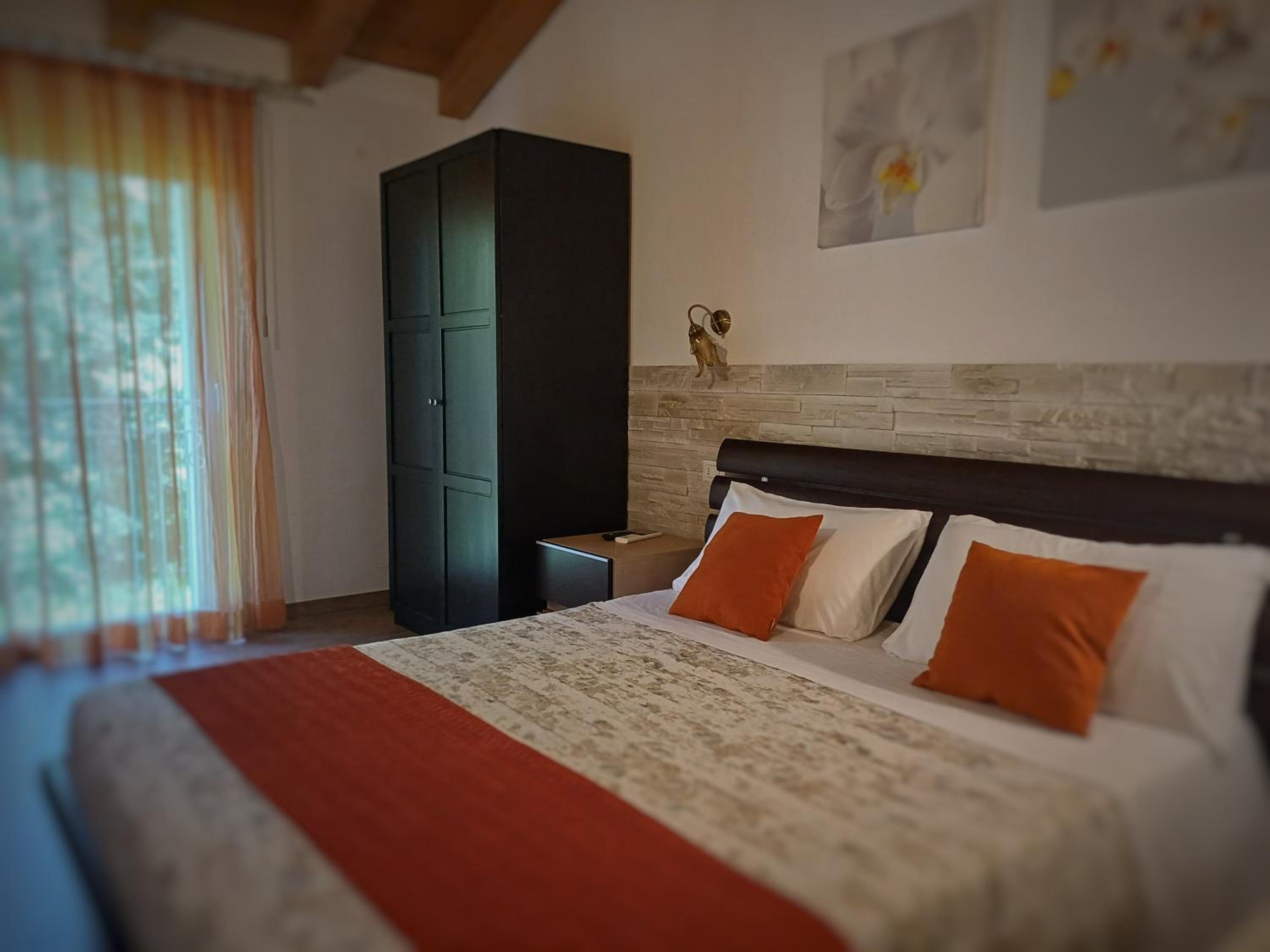 Deluxe Double Room with Extra Bed - Photo 2