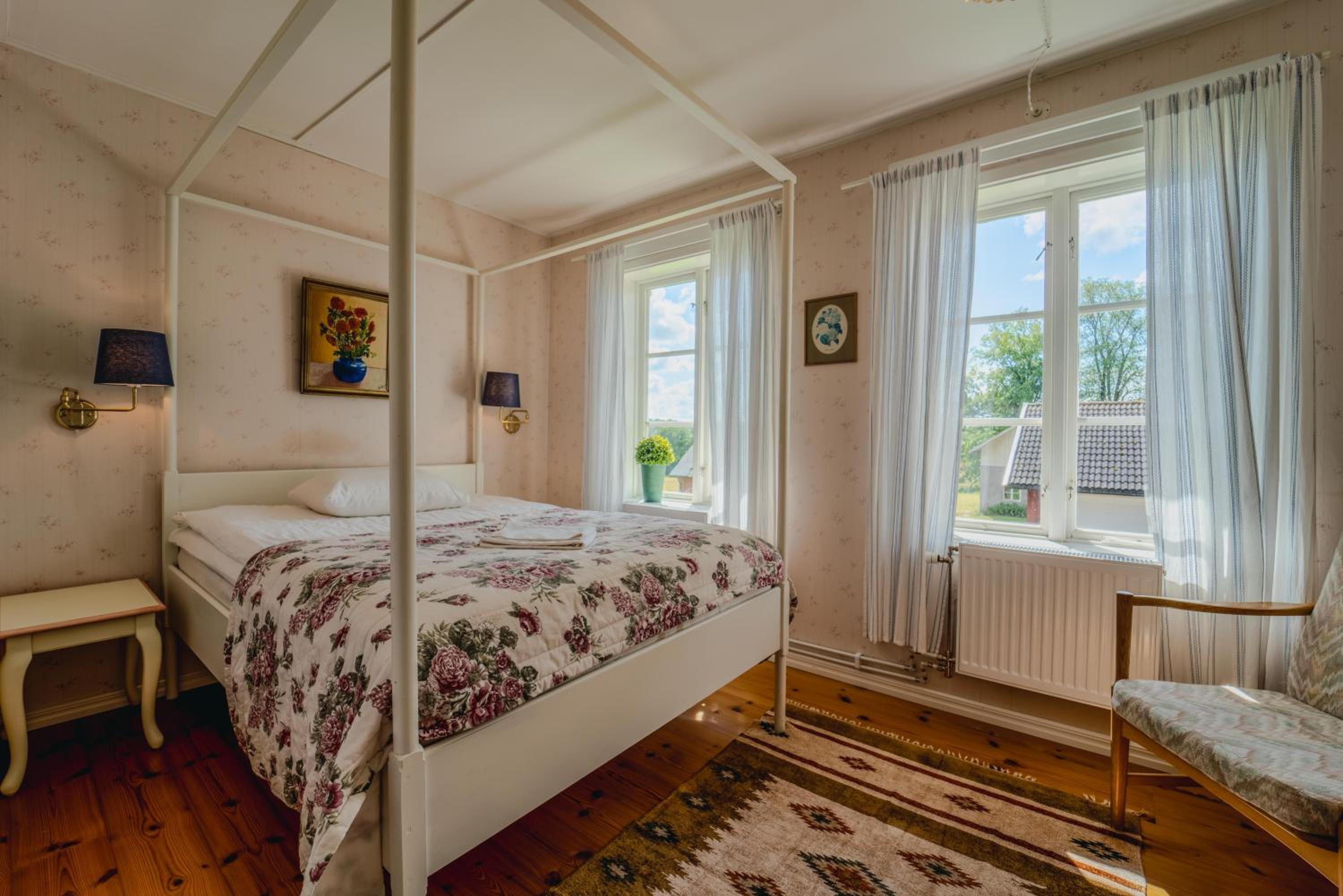 Single Room with Private Bathroom photo 2