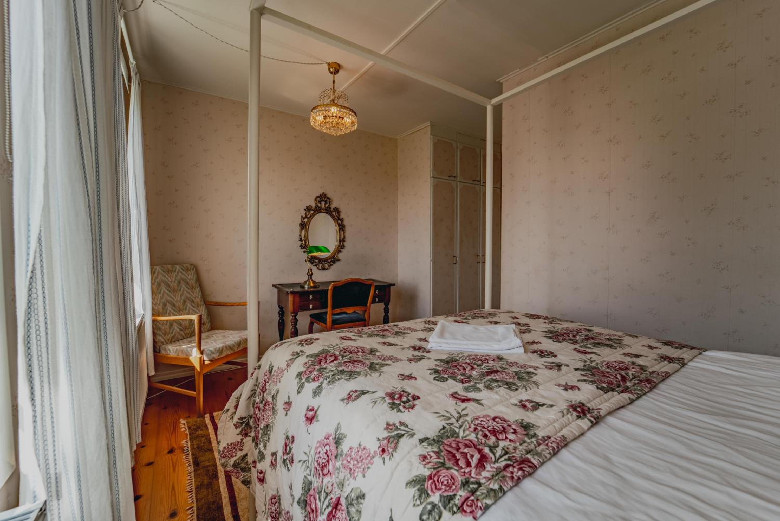 Single Room with Private Bathroom photo 1