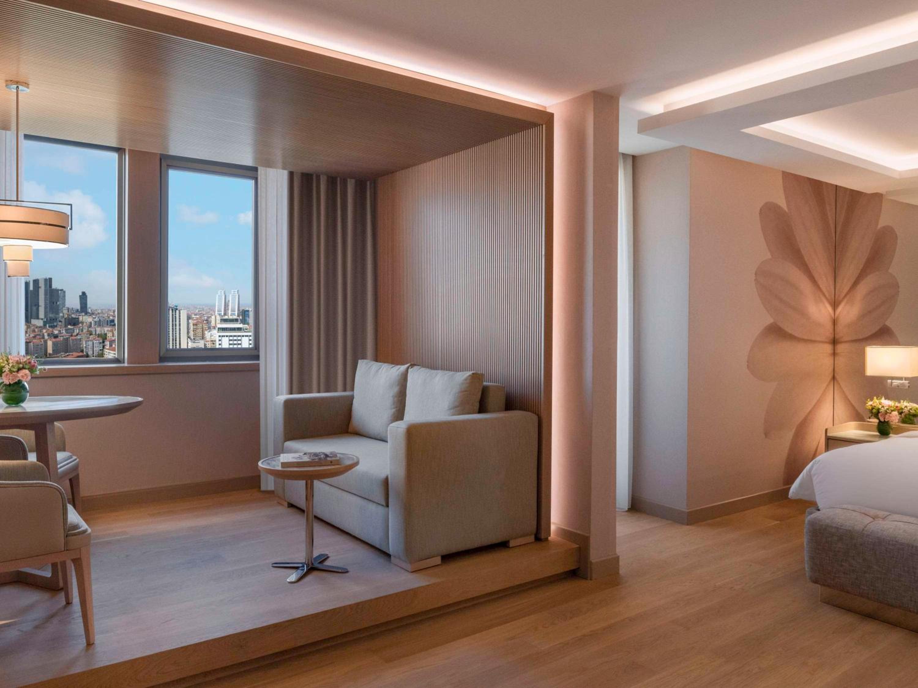 Junior Suite Room City View One King Bed