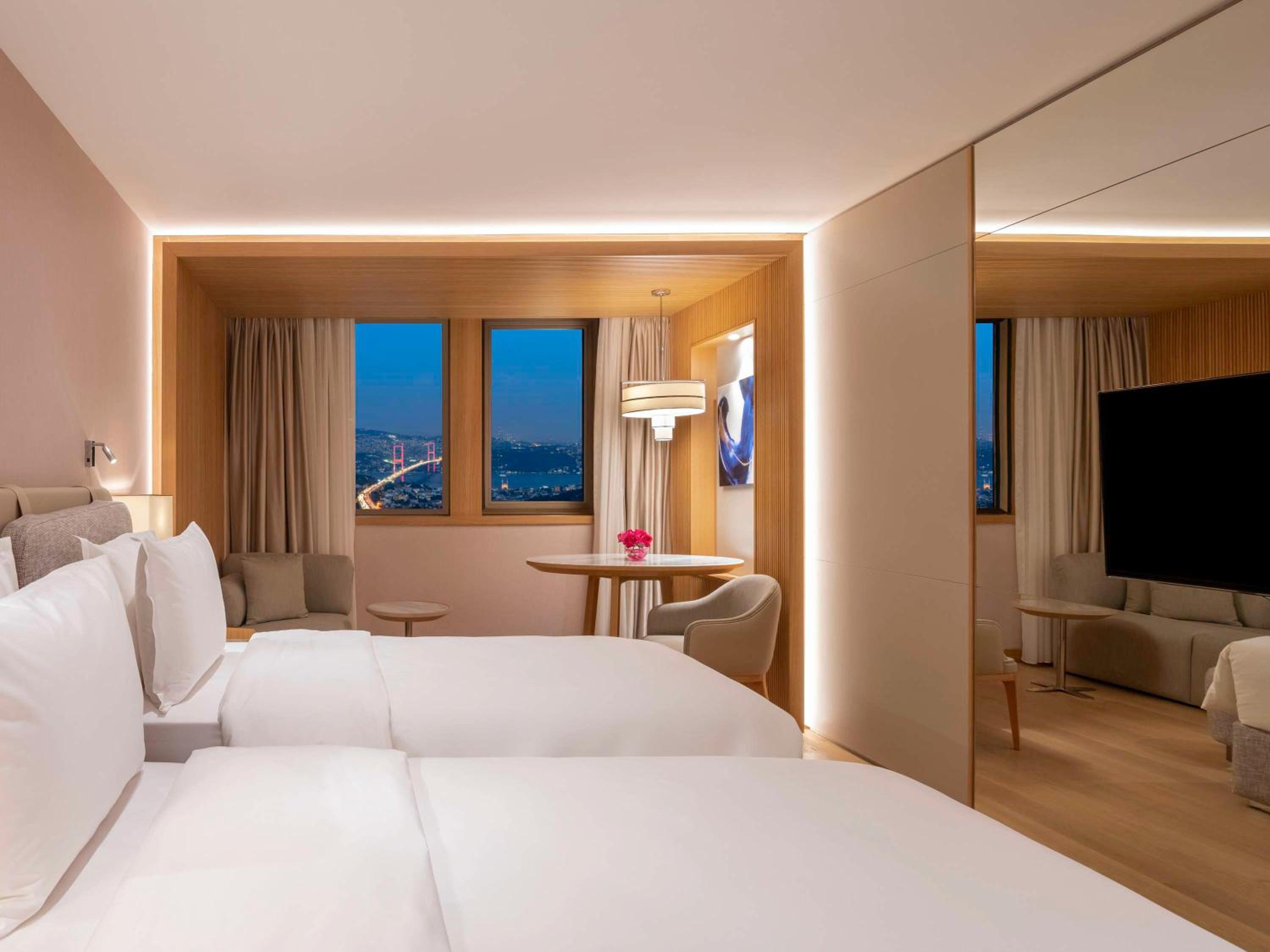 Superior Room City View Twin Bed