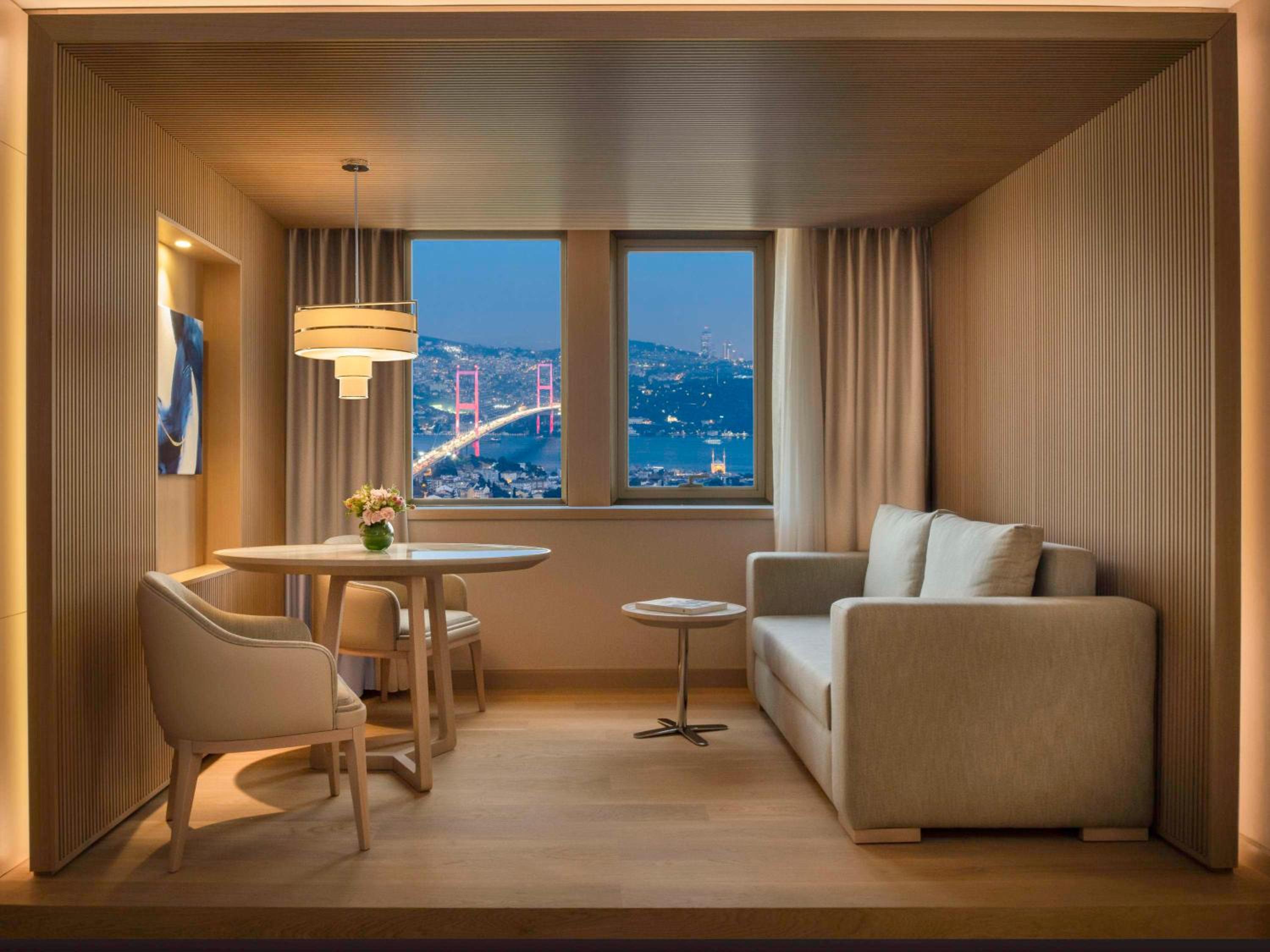 Superior Room, 2 Twin Beds, City View
