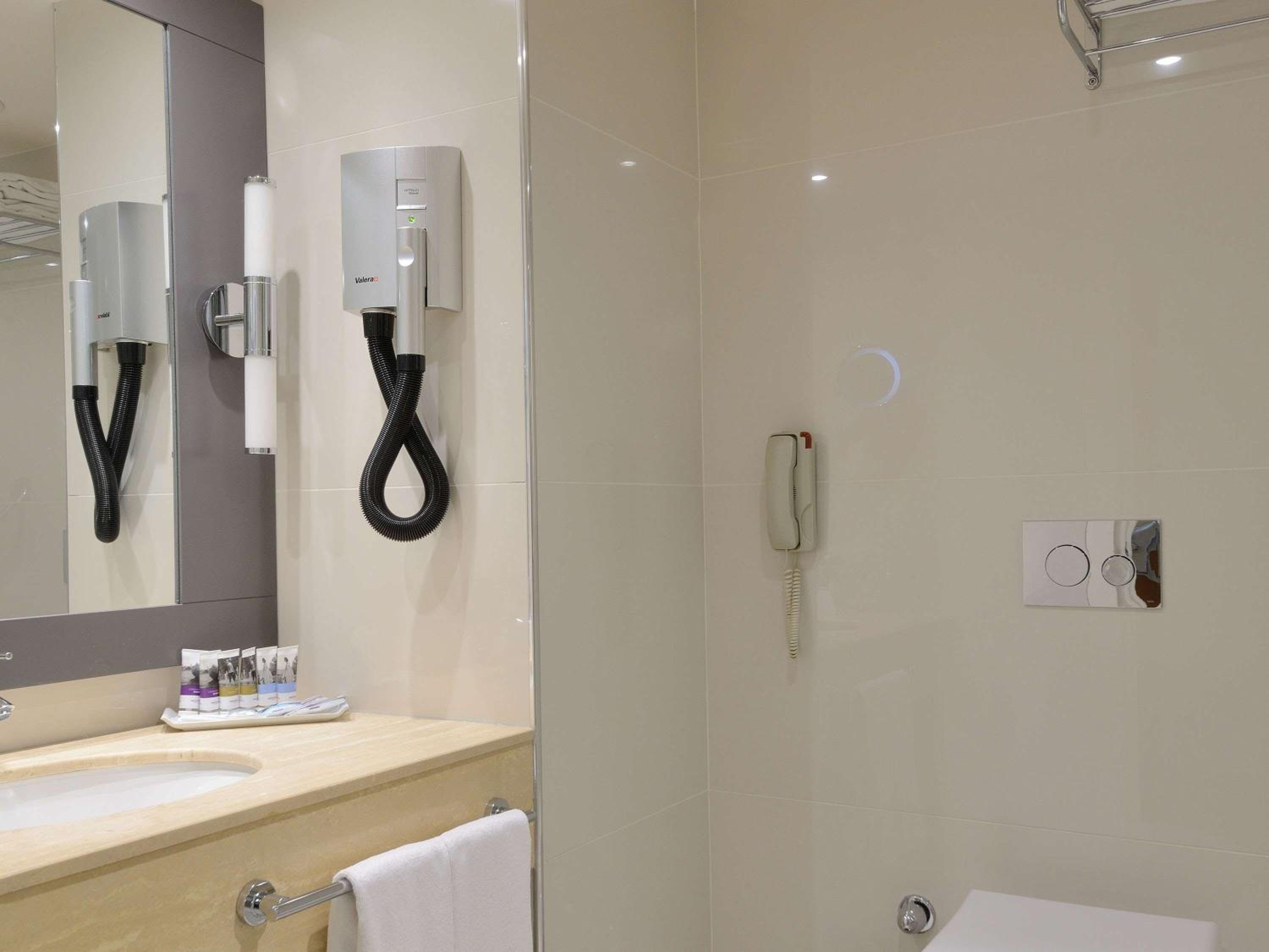 Deluxe Twin Room with Bosphorus View - Photo 4