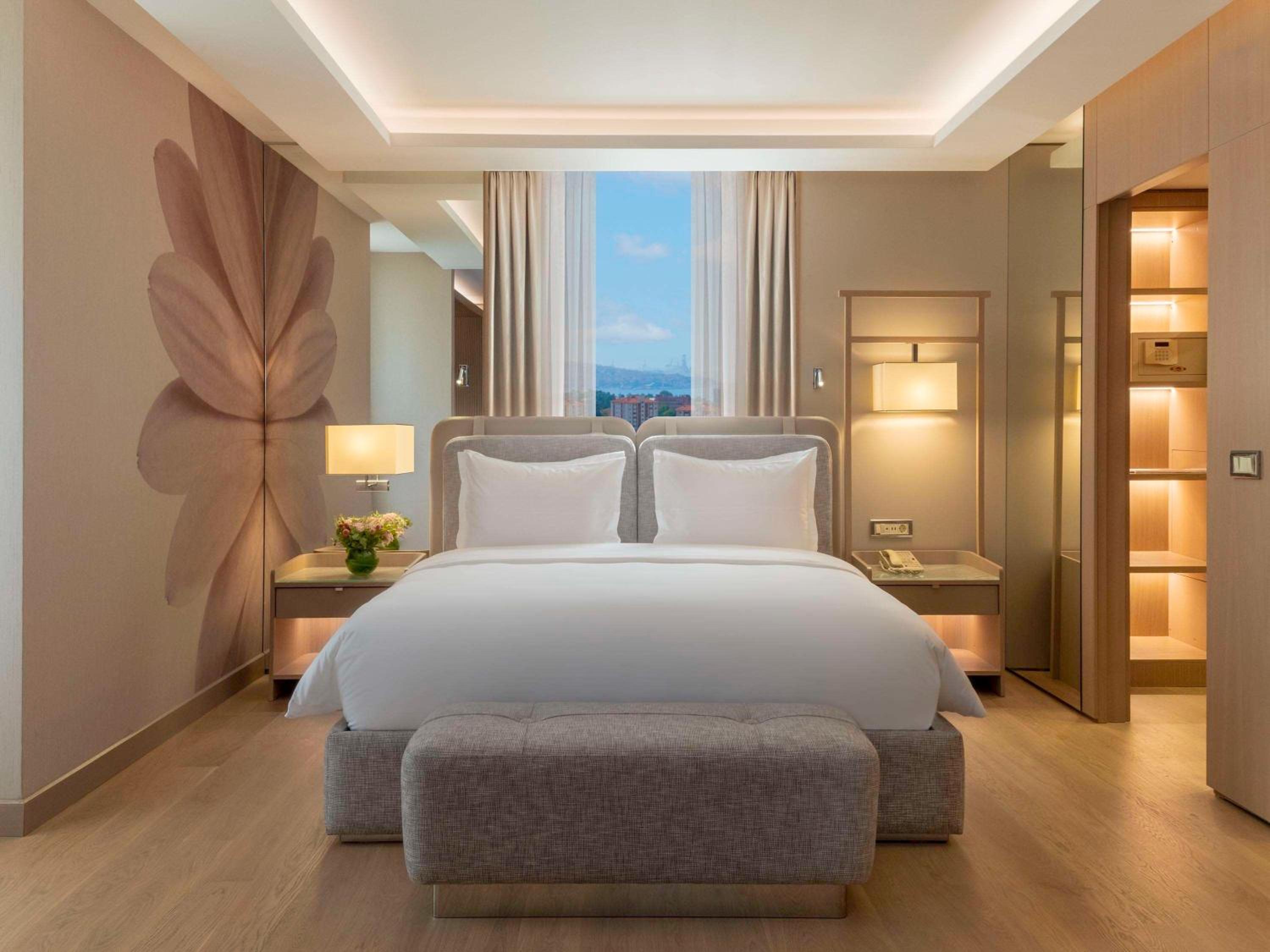 Superior Room, 2 Twin Beds, City View