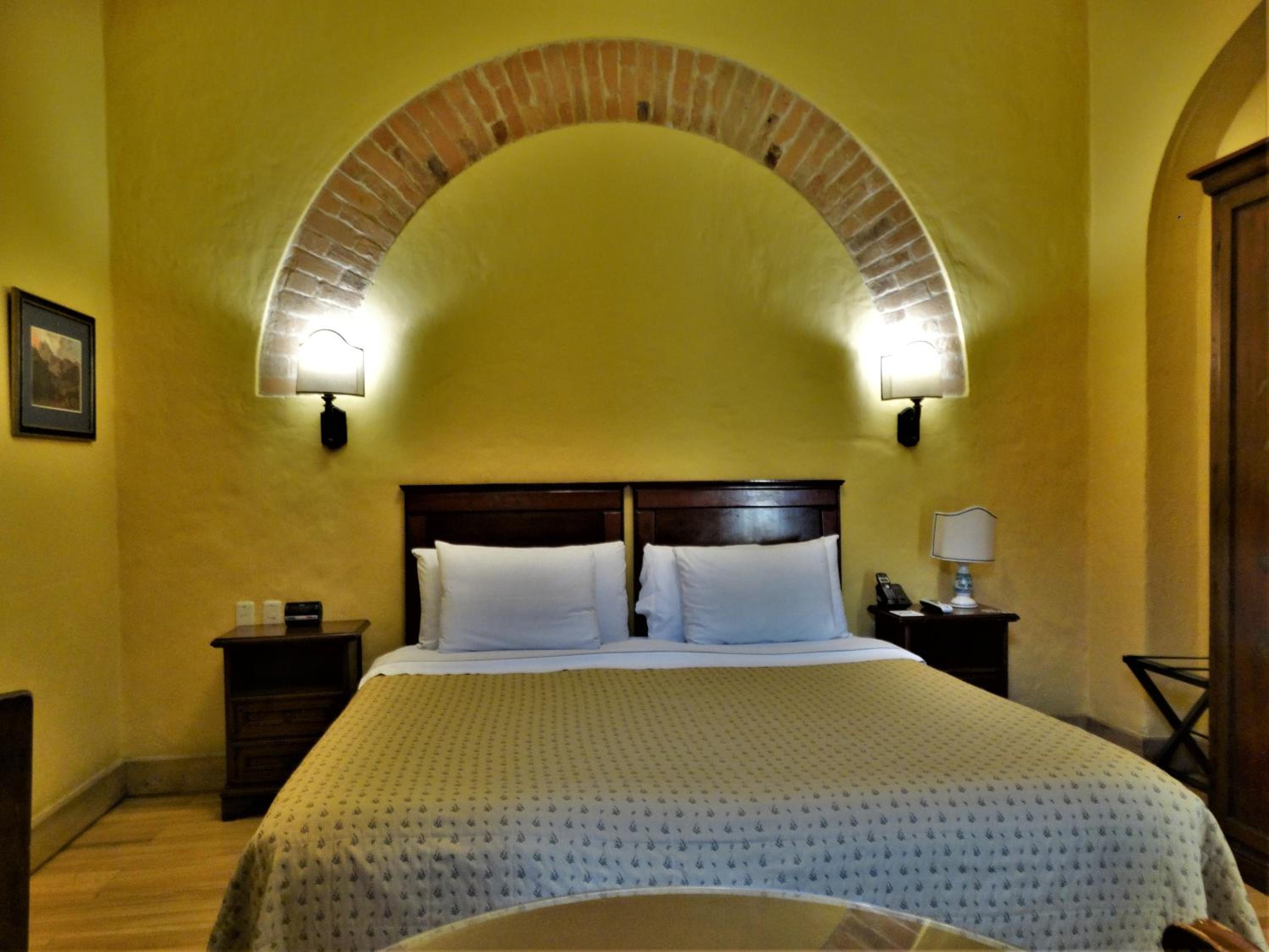 Standard Queen Room photo 2