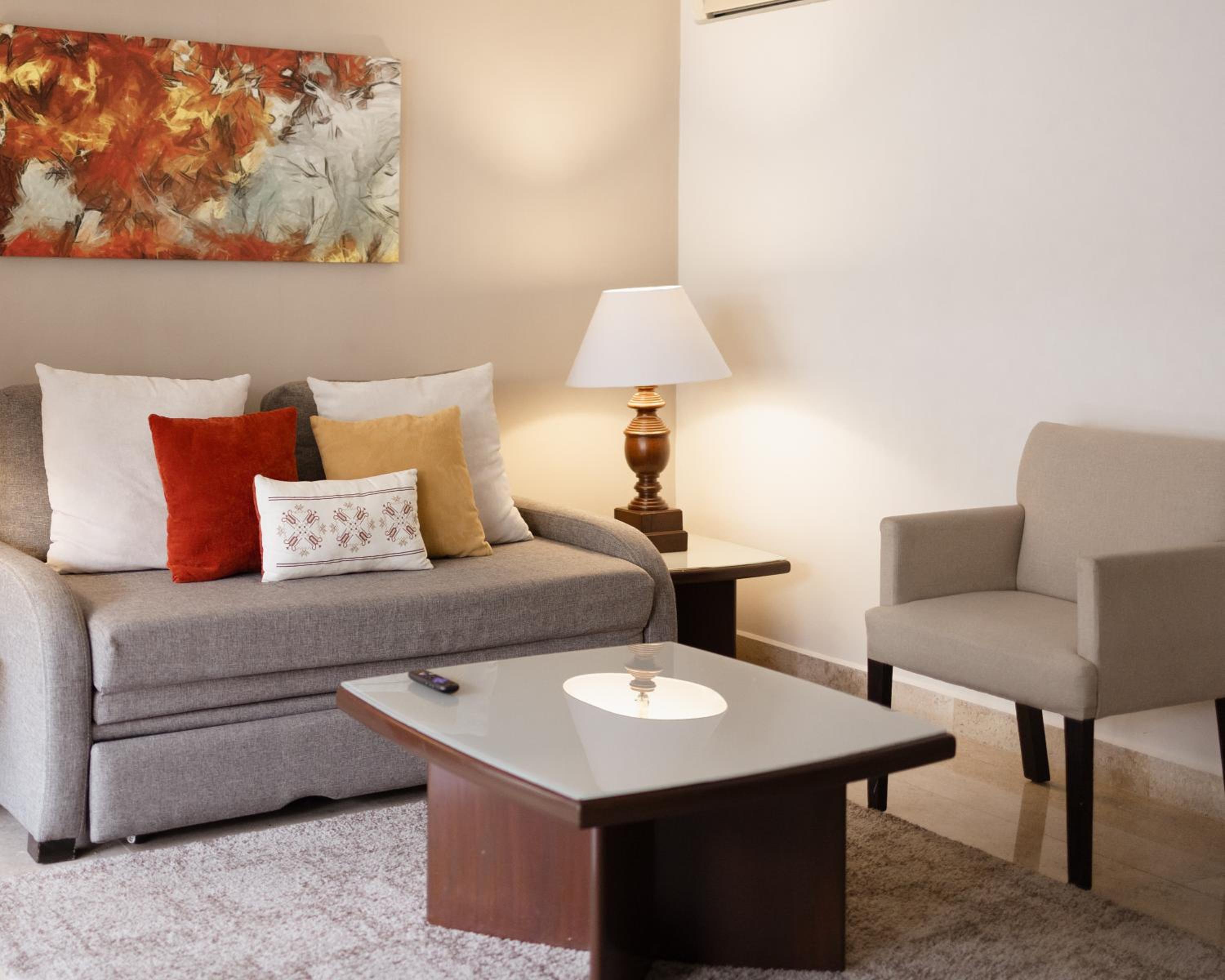 Deluxe King Suite - Photo 4