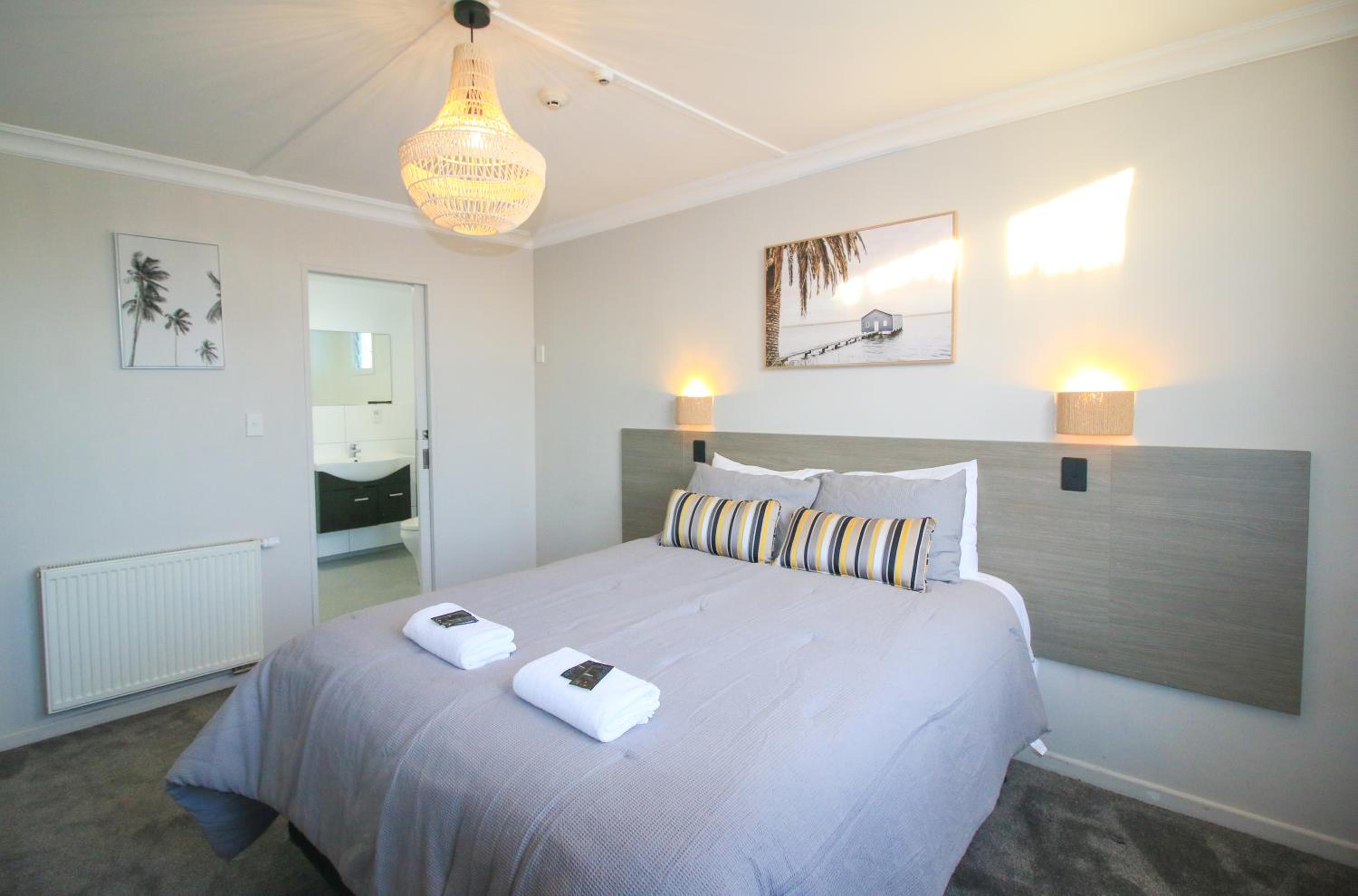 Deluxe Queen Room