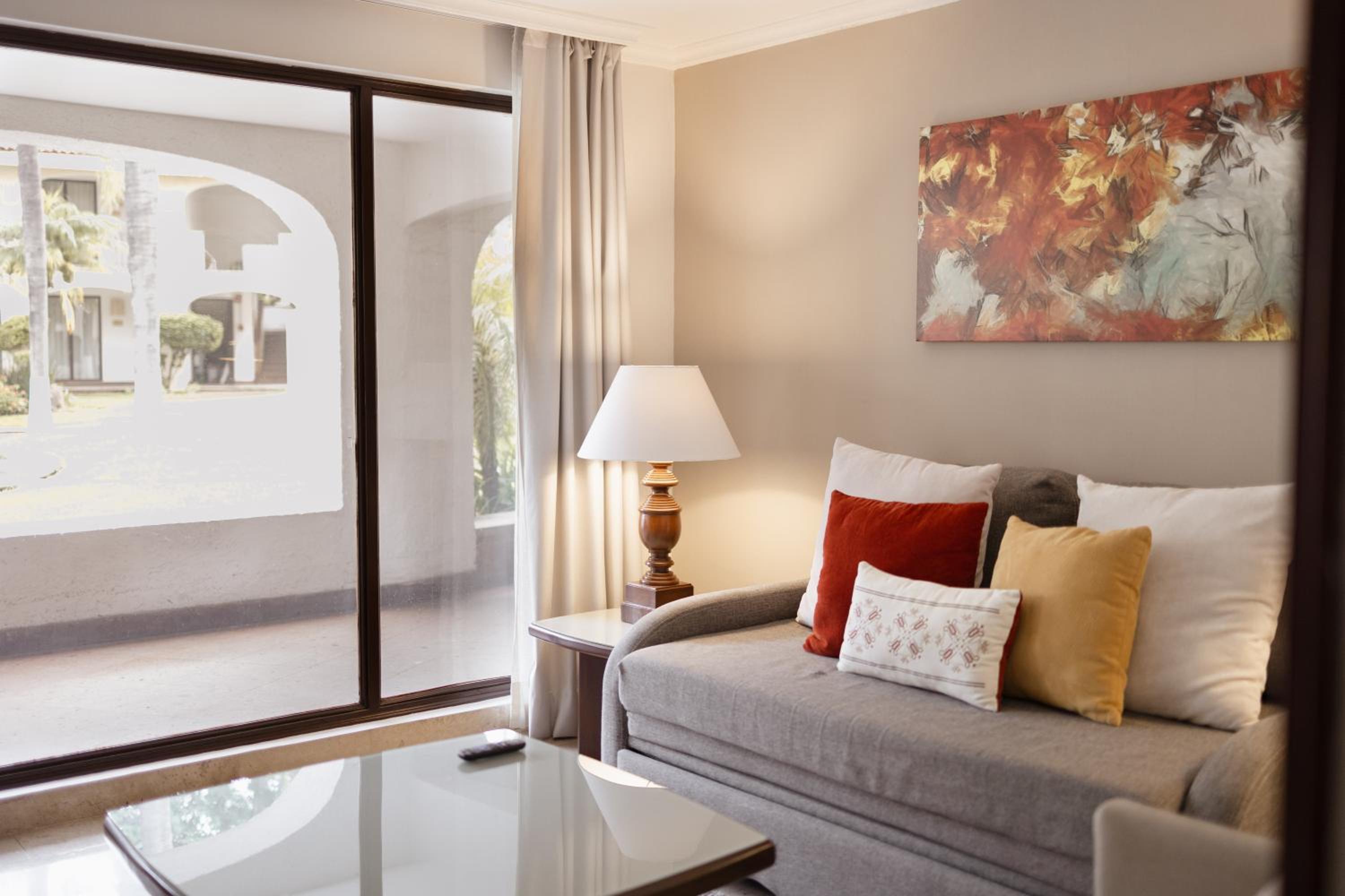 Suite - Photo 2