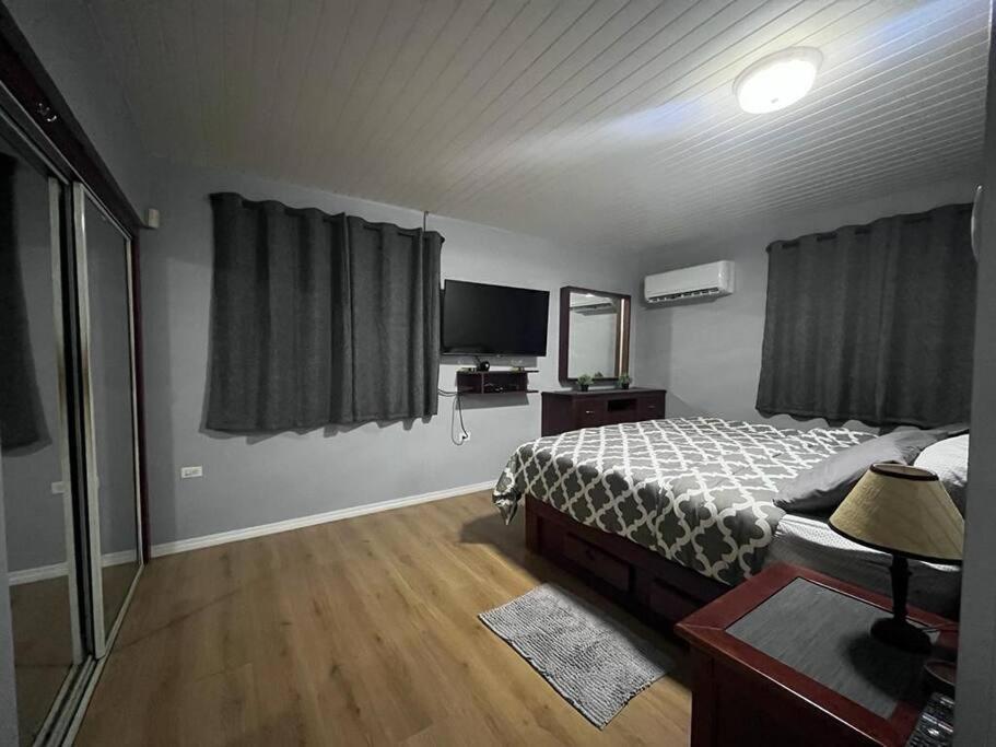 Three-Bedroom House photo 3