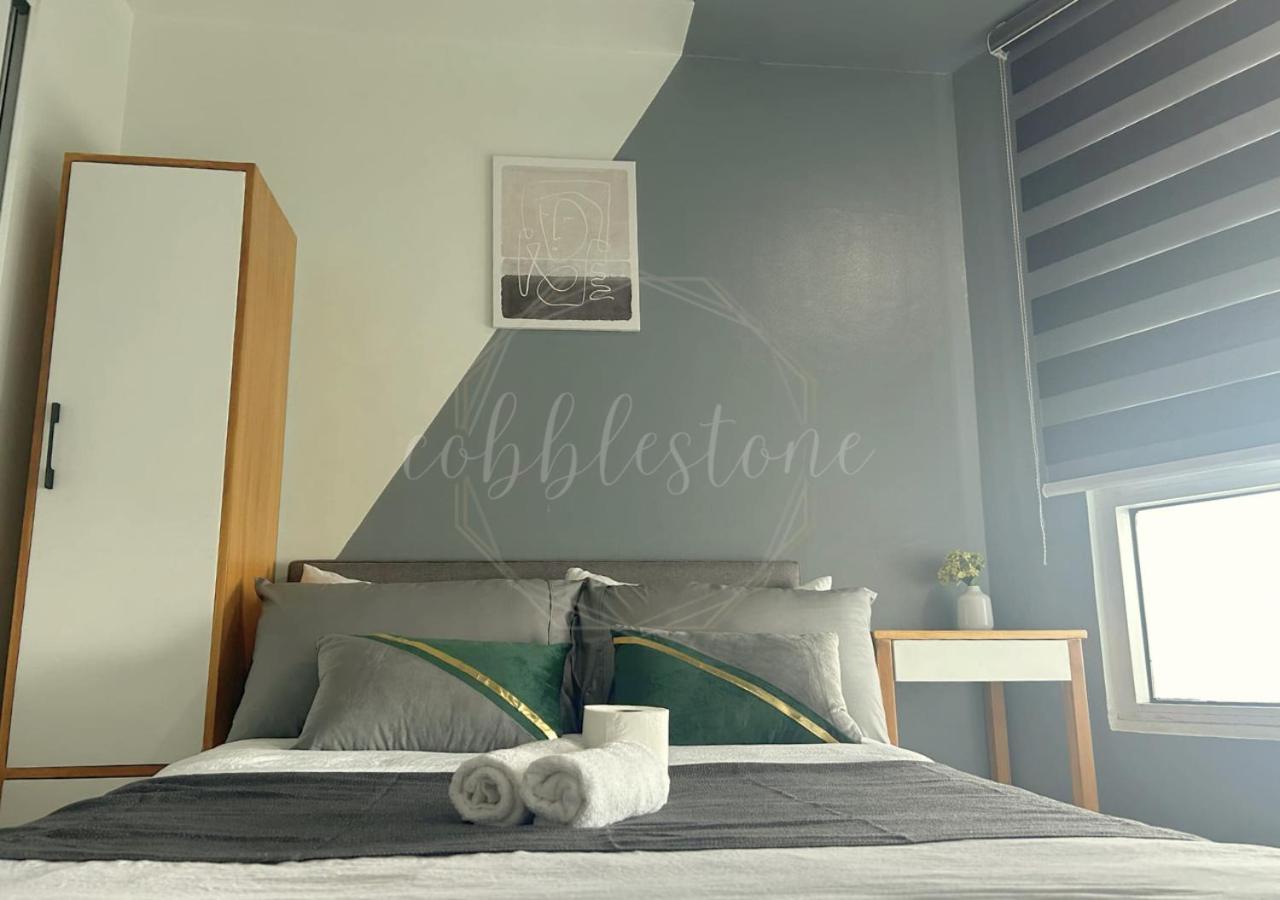 Deluxe One-Bedroom Apartment with City View