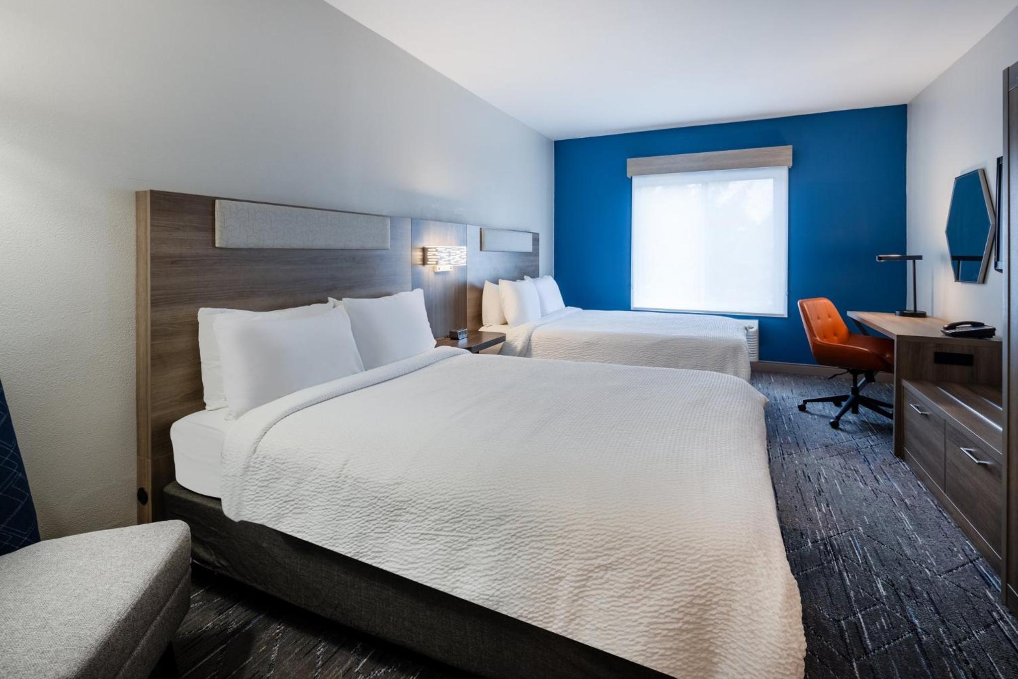 Standard Room with Two Queen Beds - Photo 1