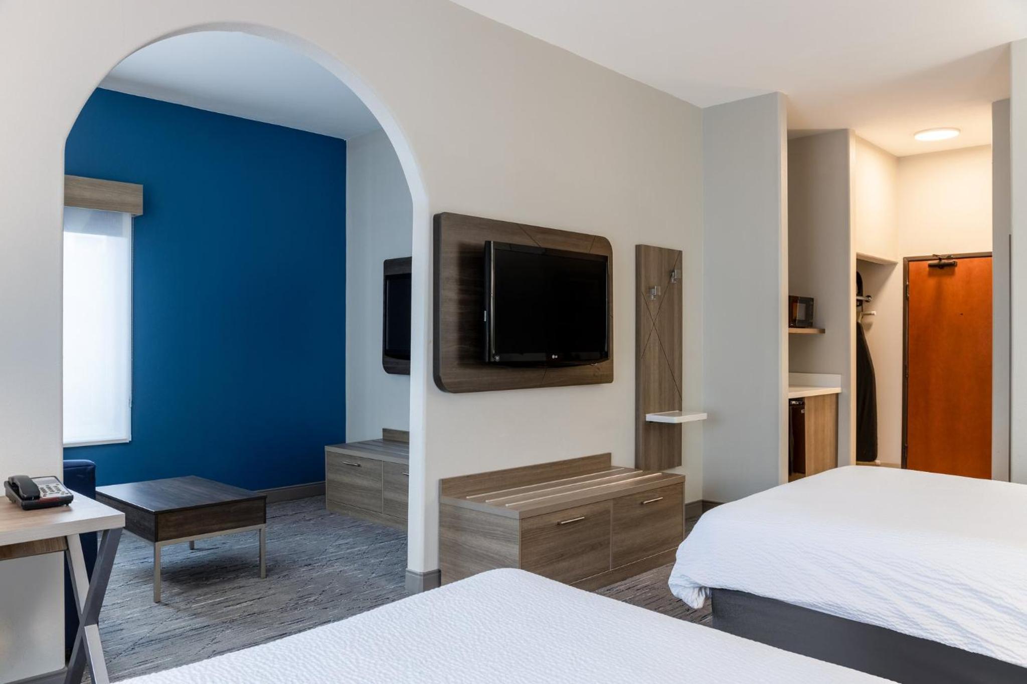 Studio Suite with Two Queen Beds - Non-Smoking - Photo 1