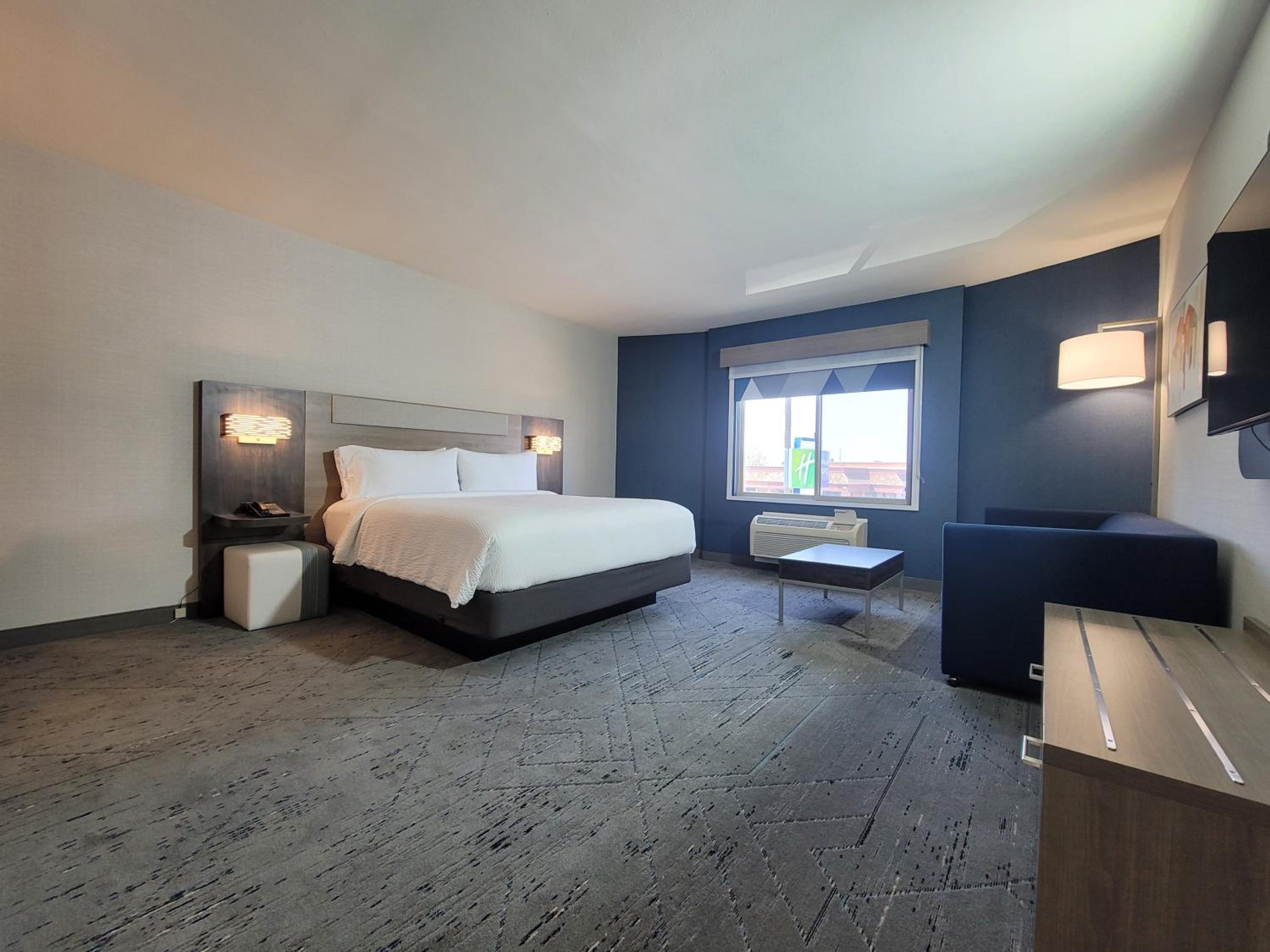 King Suite with Sofa Bed - Photo 5