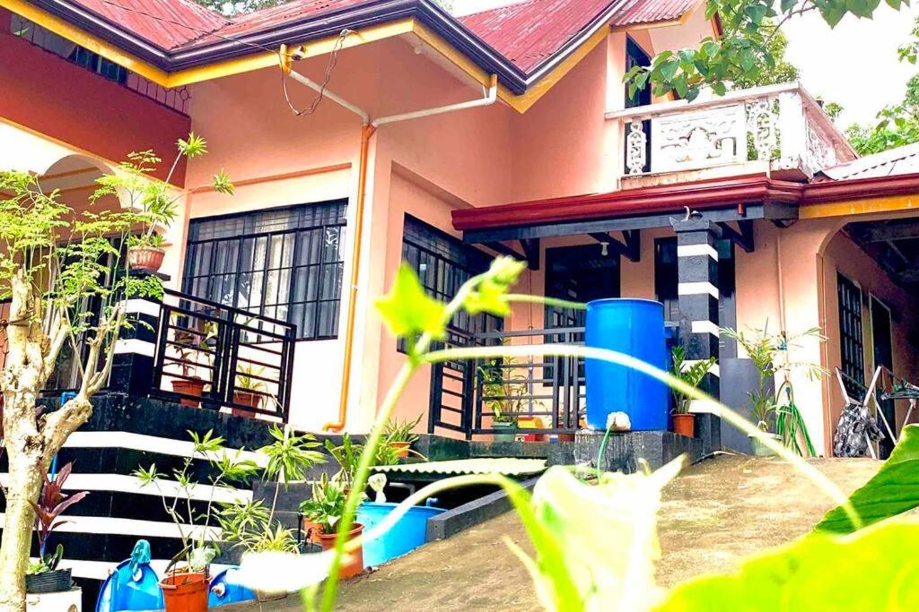 Three-Bedroom House photo 3