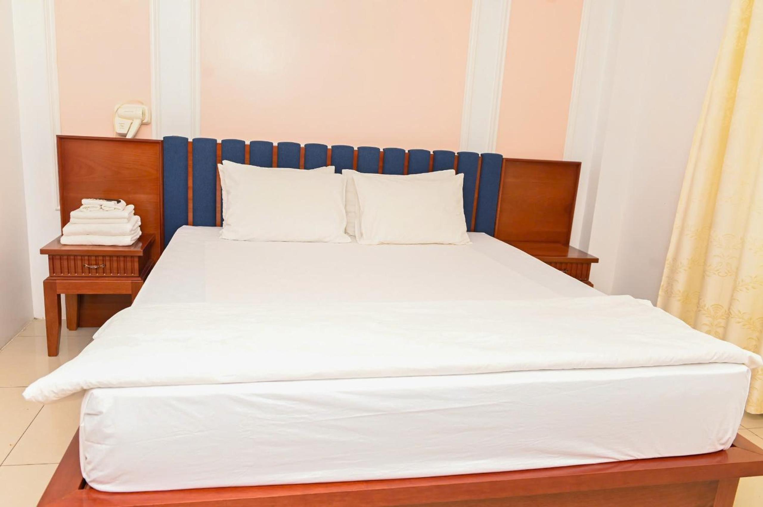 Standard King Room photo 1