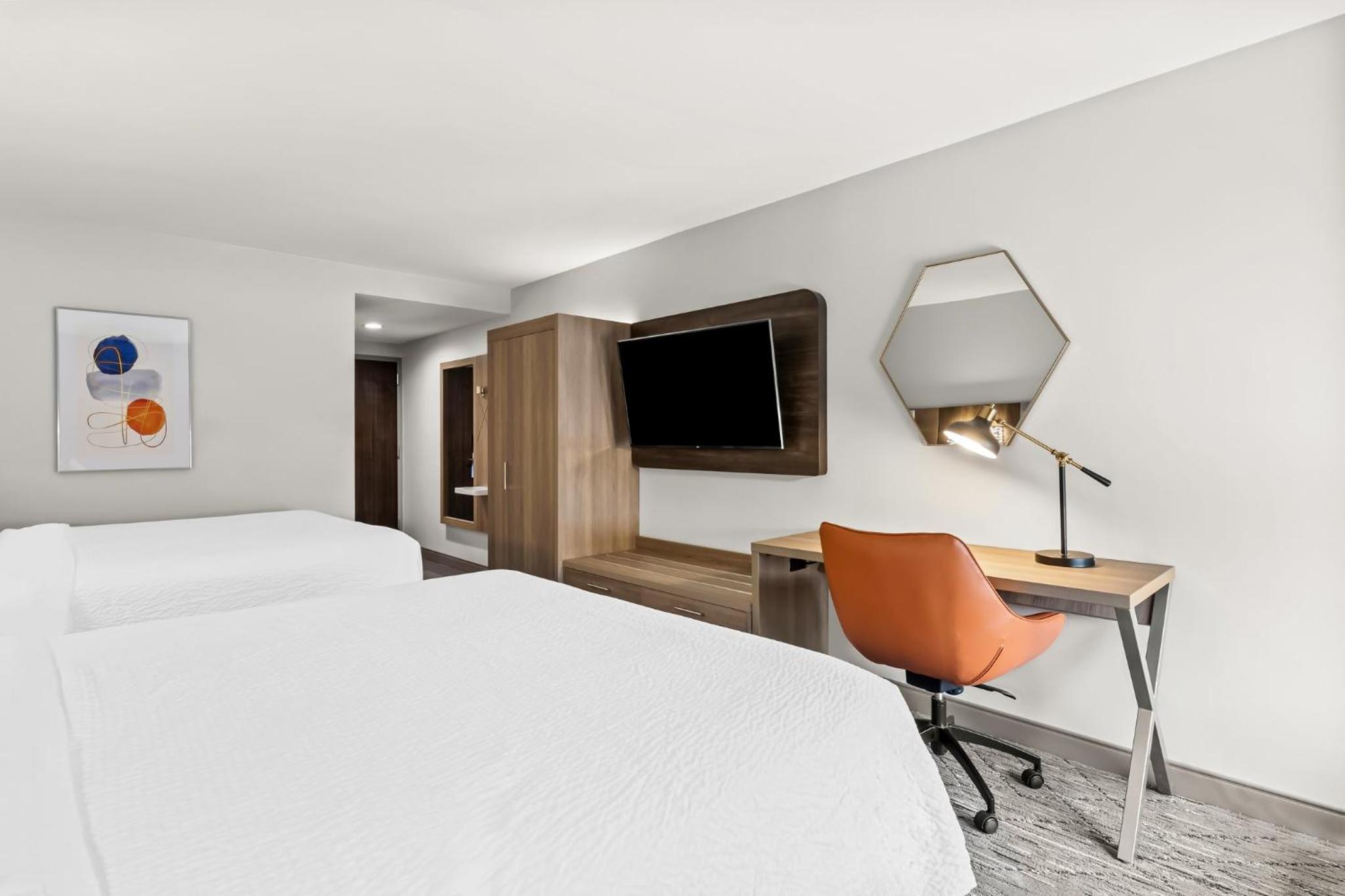 Standard Queen Room with Two Queen Beds and Bath Shower Combo - Photo 4