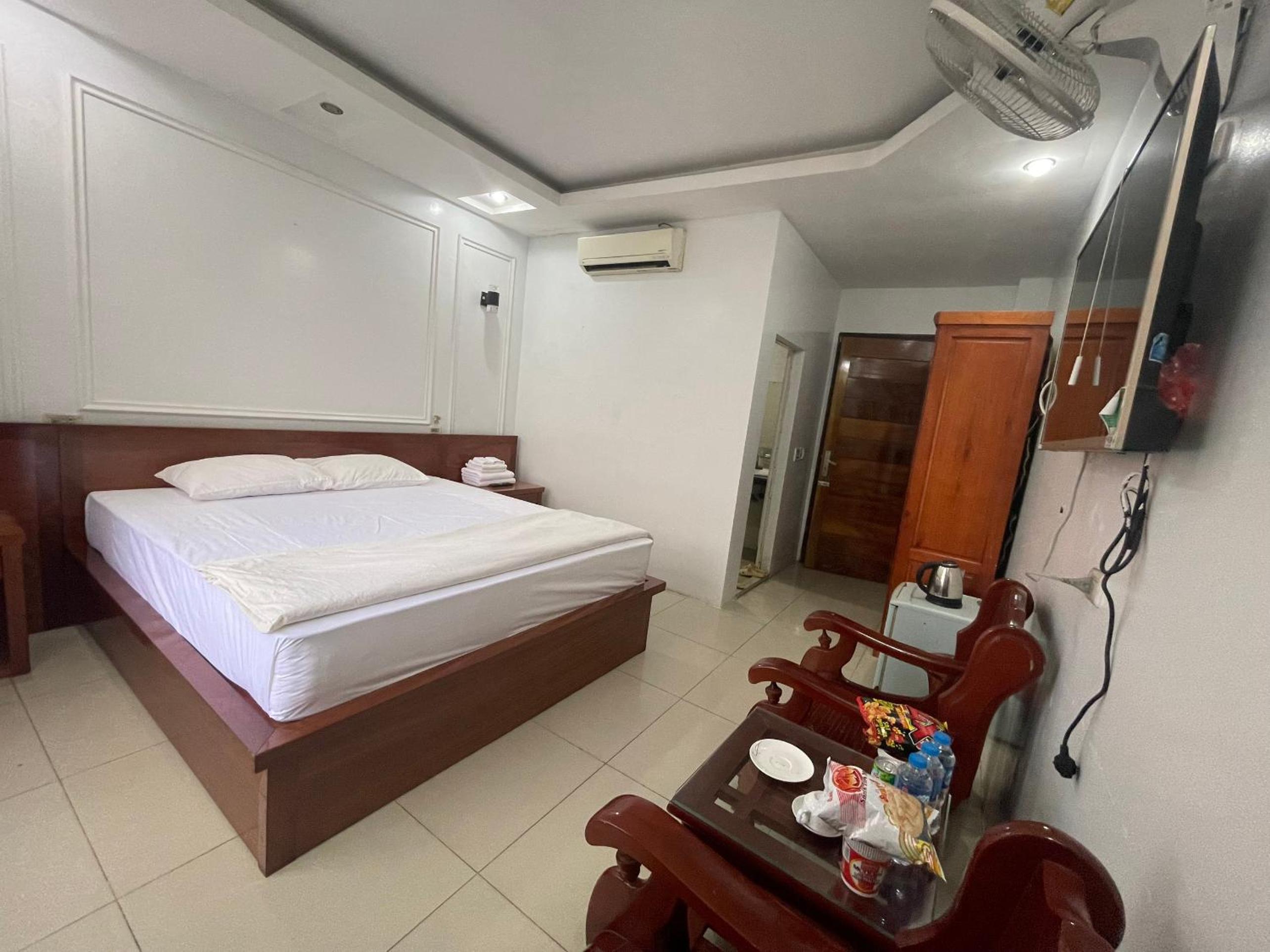 Standard King Room photo 3