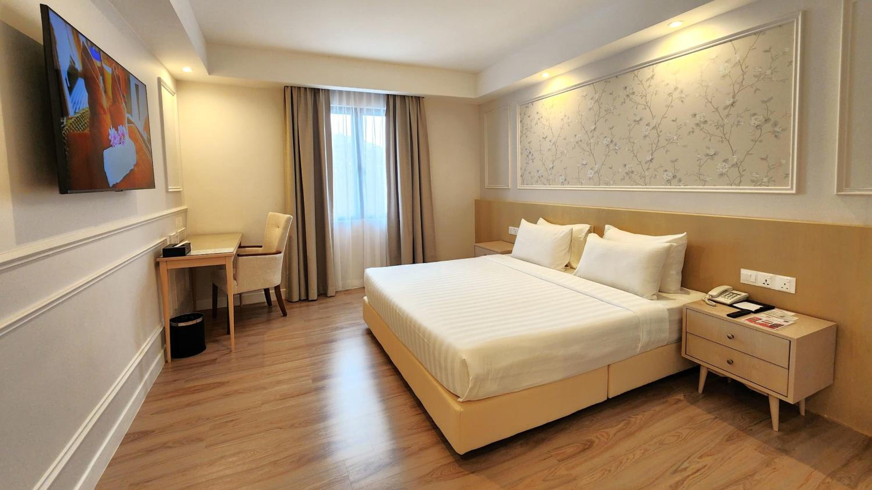 Deluxe Double Room photo 2