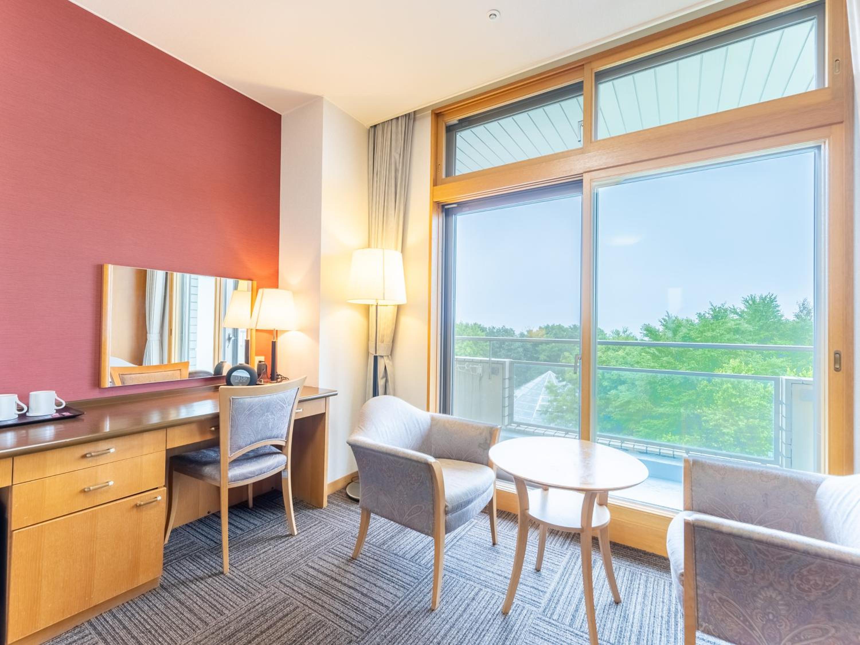 Modern Twin Room with Shared Bathroom - Non-Smoking
