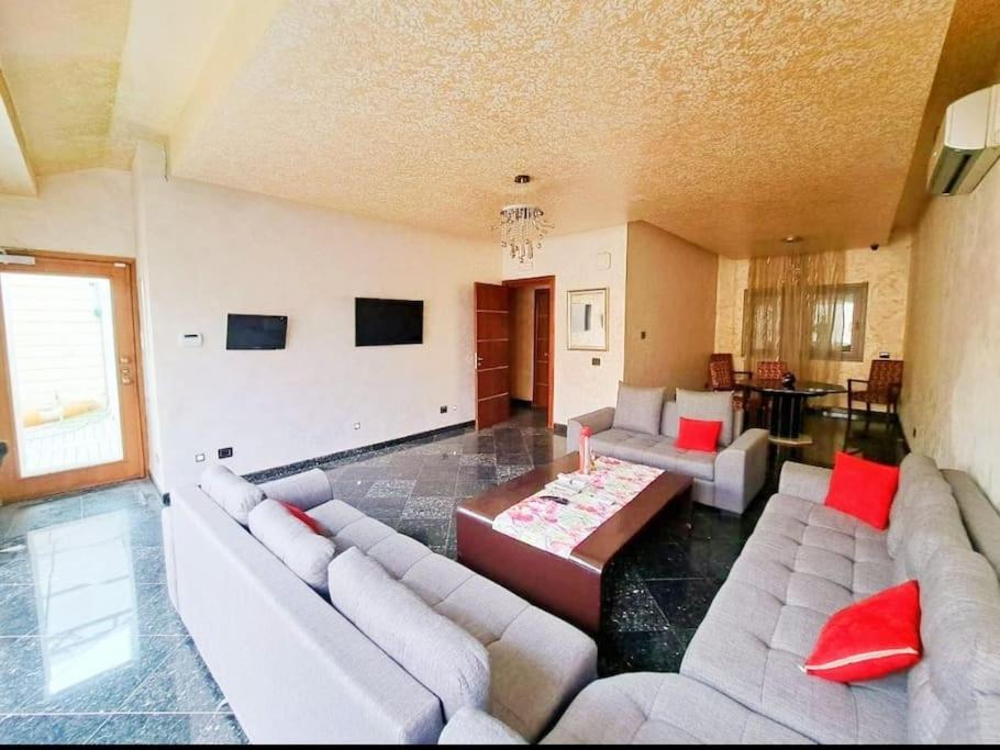 Three-Bedroom Villa photo 1