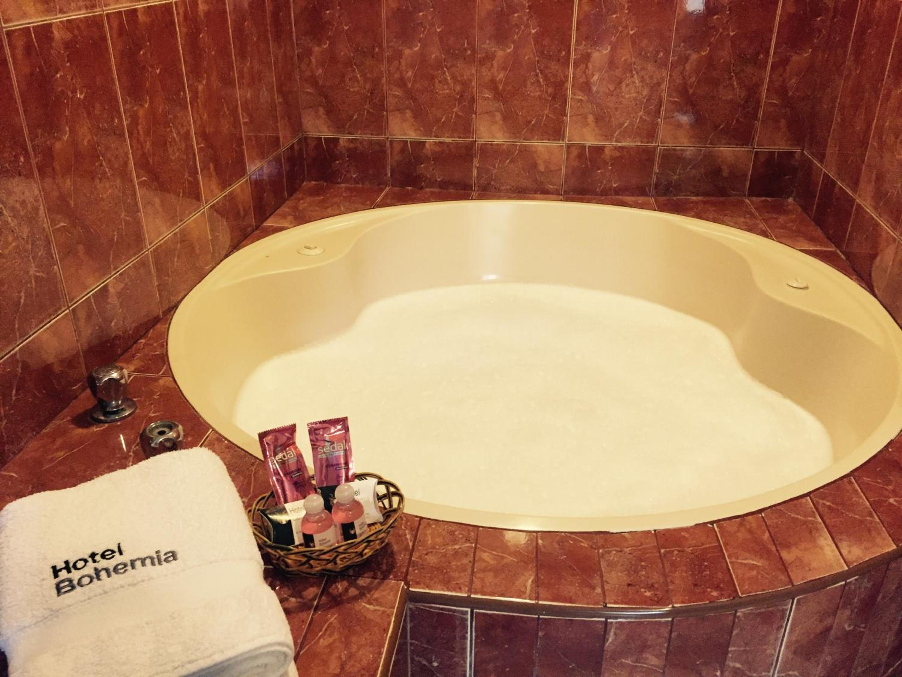 Double Room with Spa Bath - Photo 9