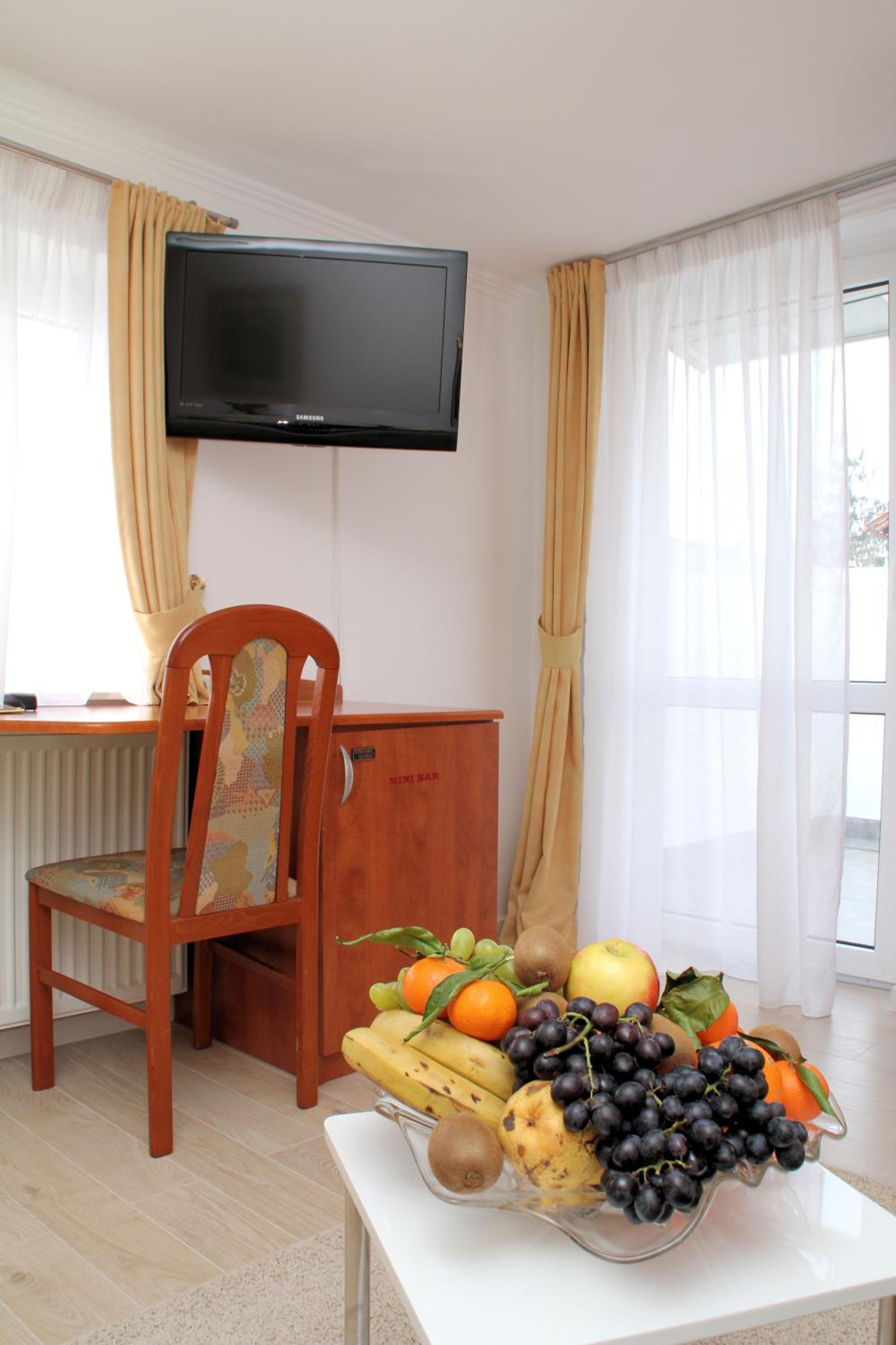 Deluxe Double Room - Photo 13