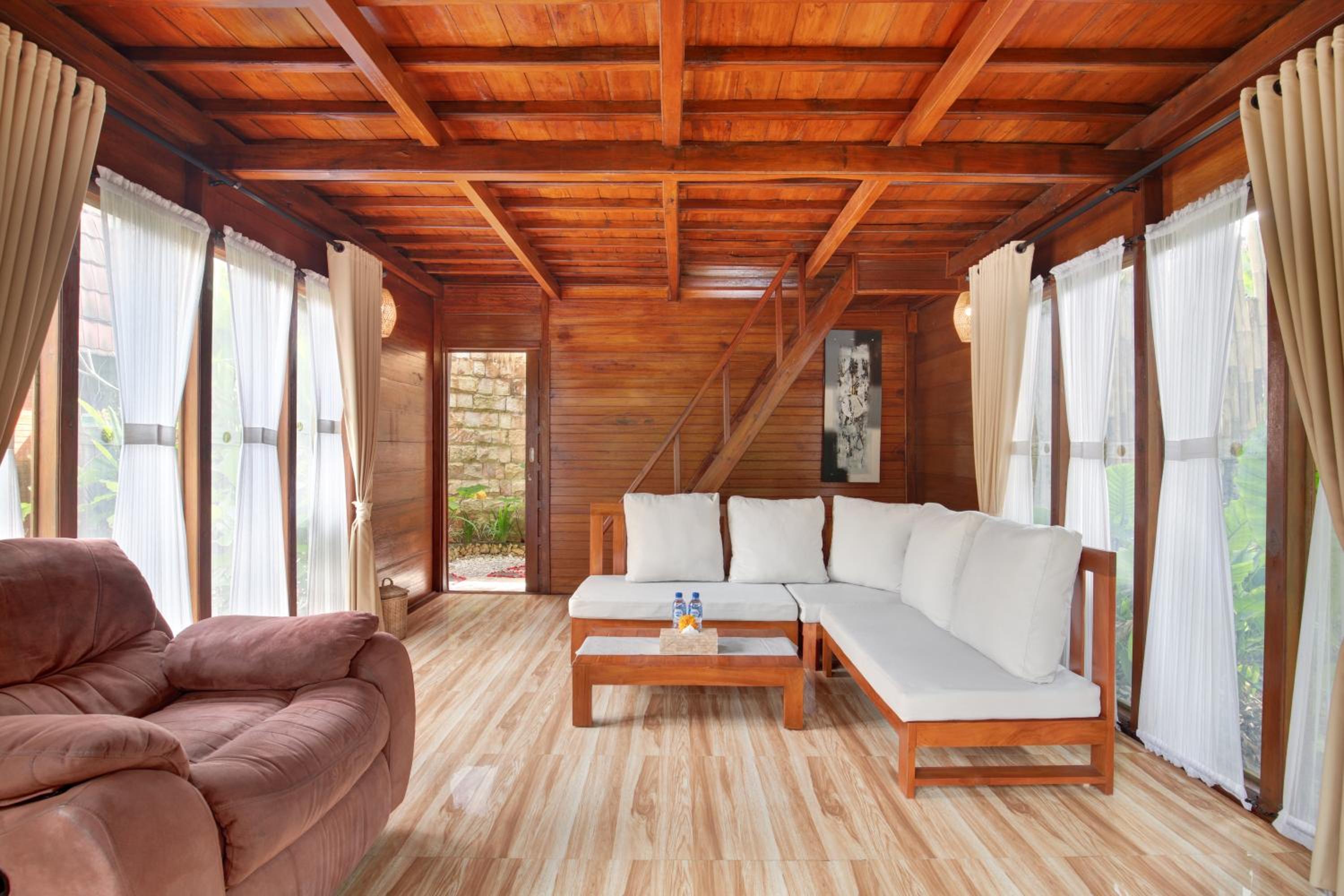 King Room with Balcony - Photo 10