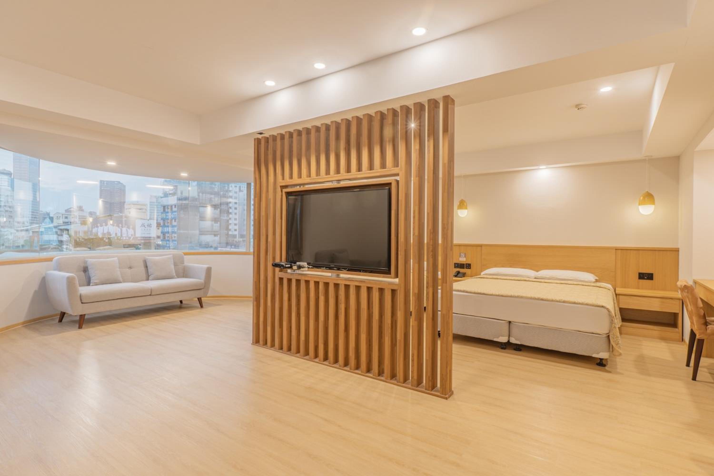 Deluxe Suite - Photo 7