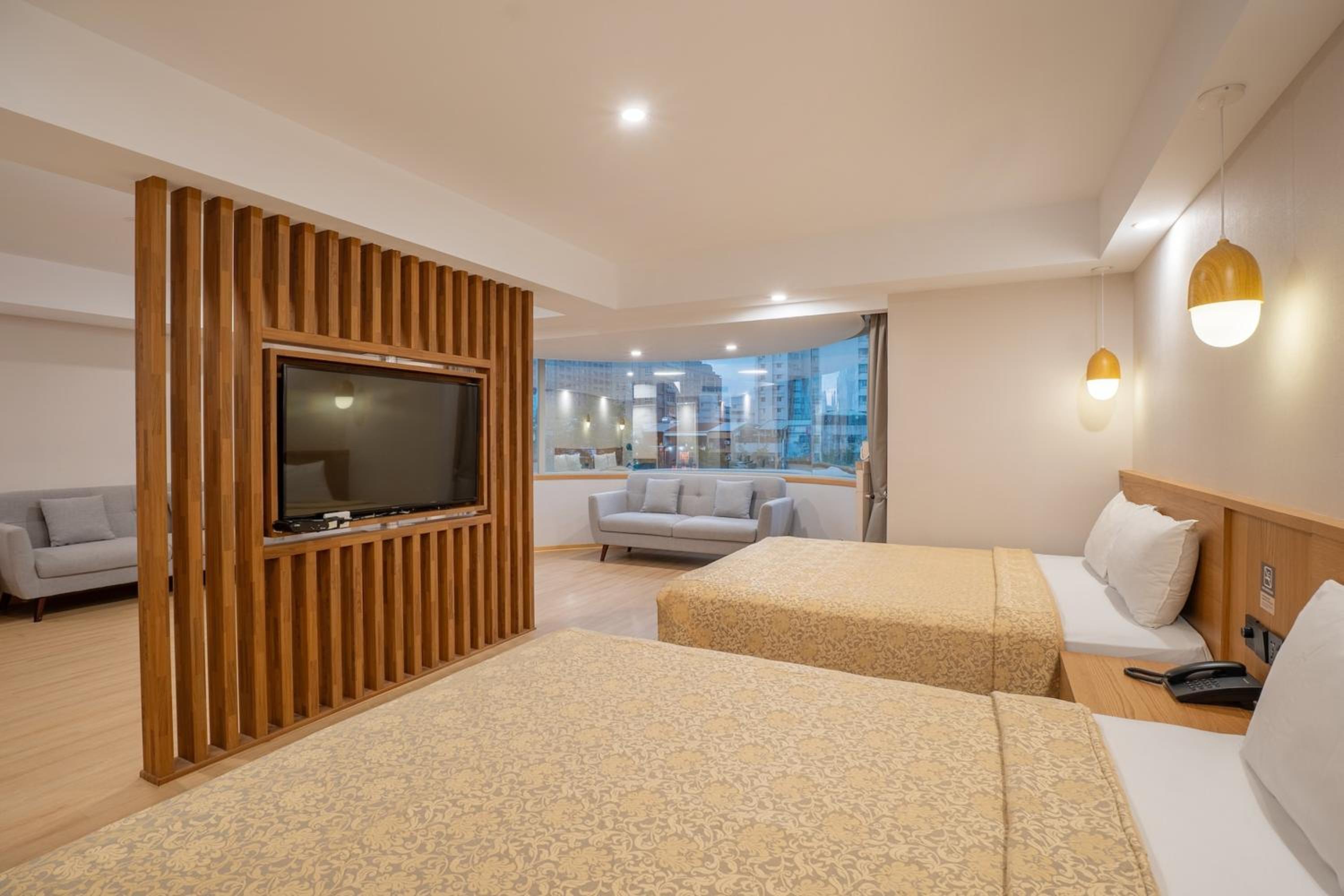 Deluxe Suite - Photo 1