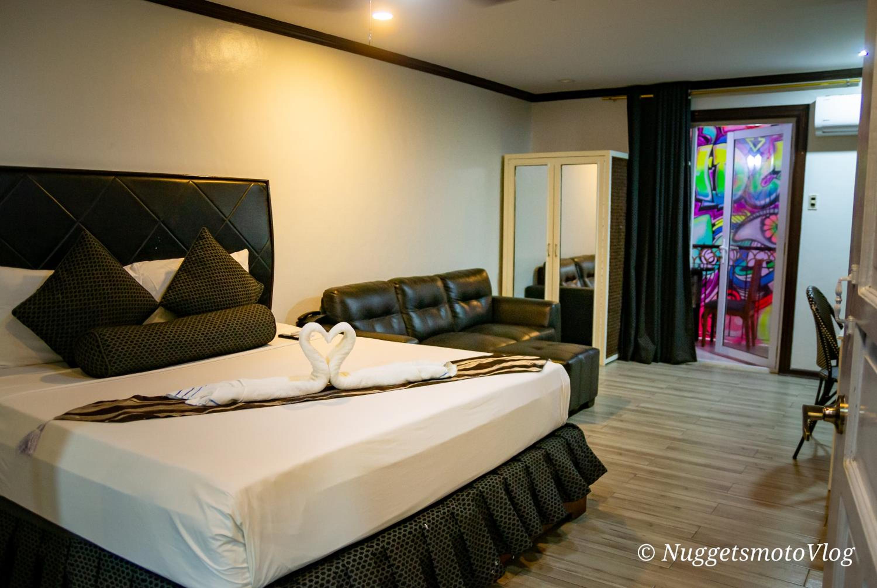 Standard King Room photo 3