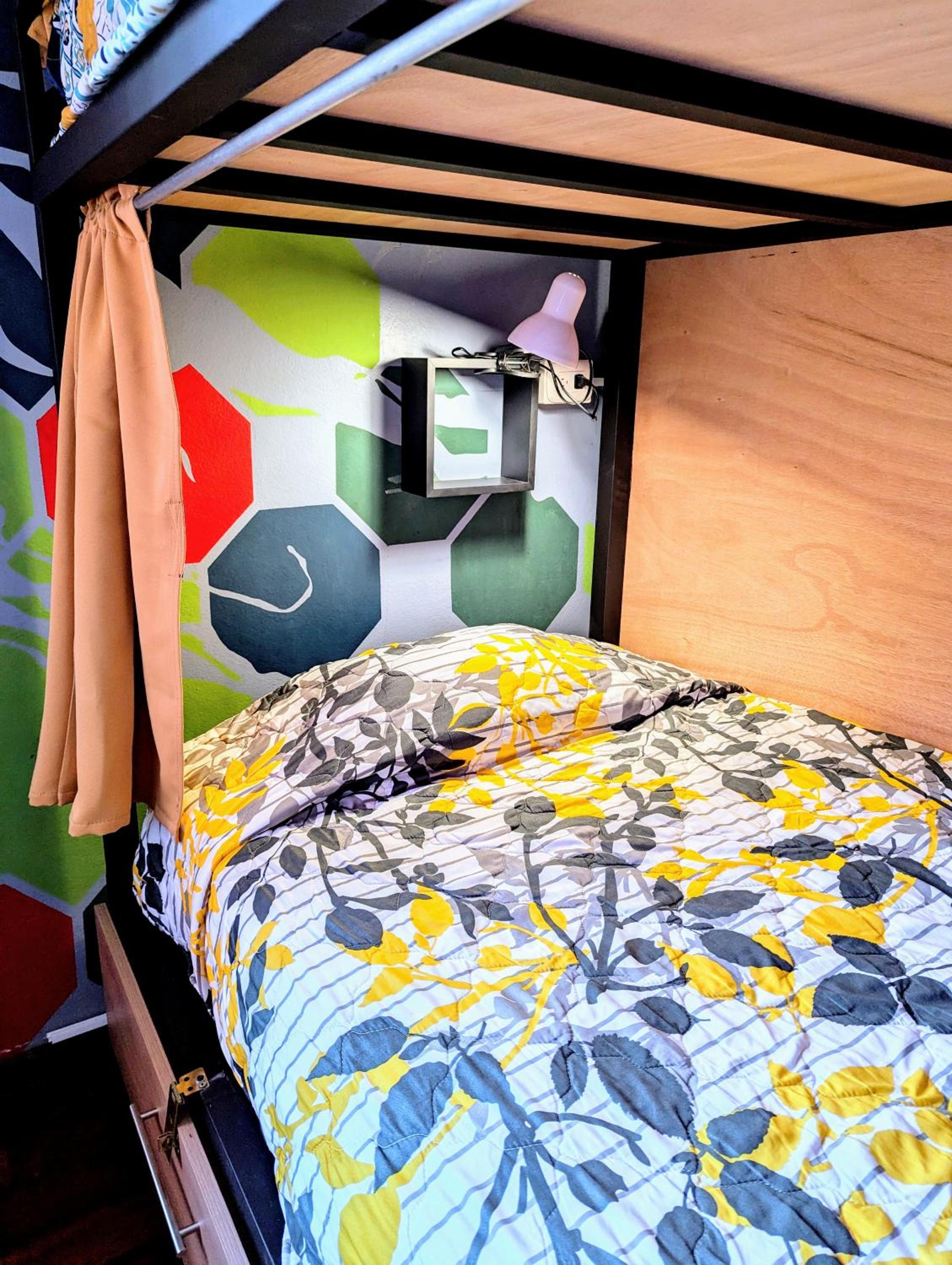 Bed in 4-Bed Mixed Dormitory Room photo 2