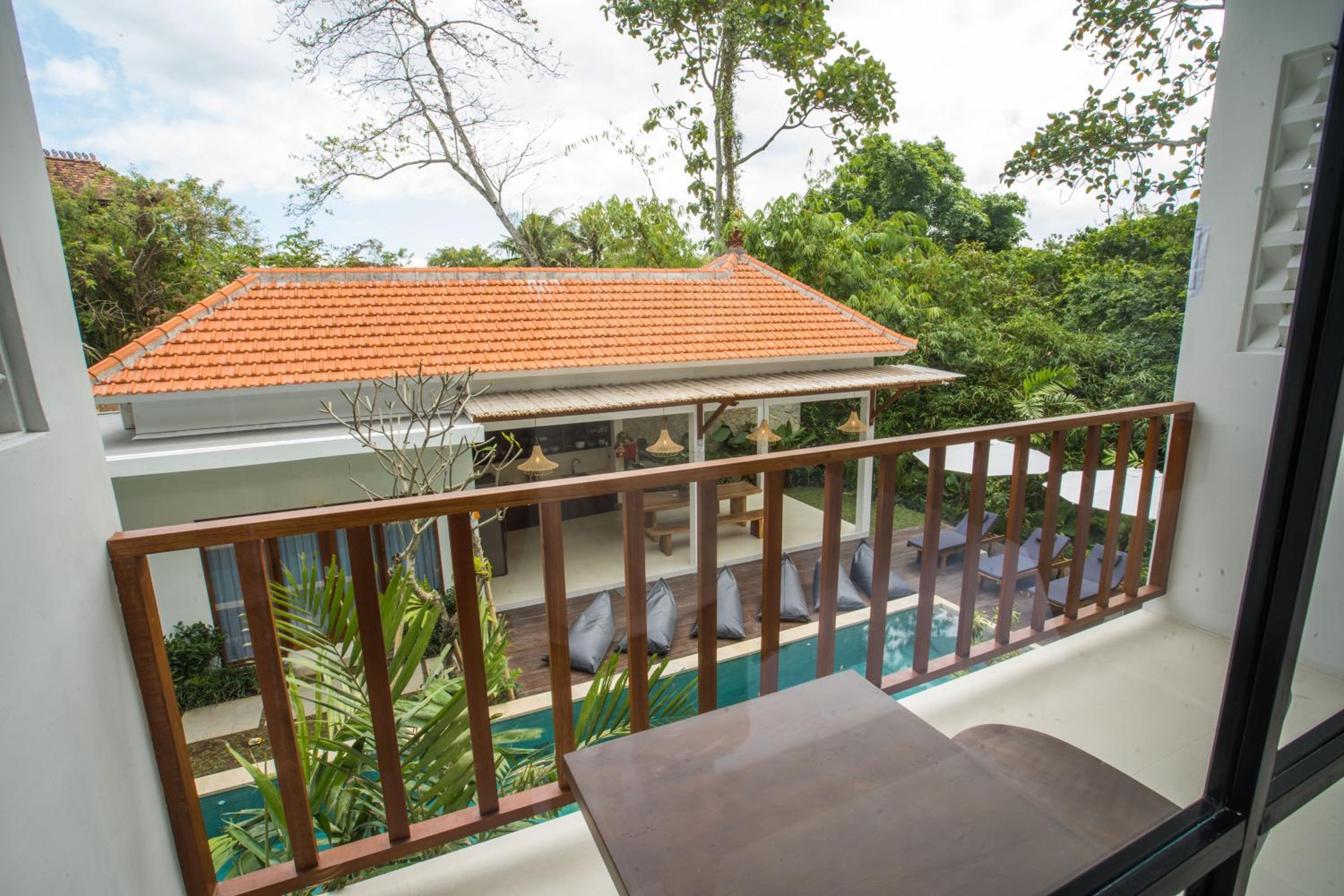 Deluxe Room with Pool View - Photo 3