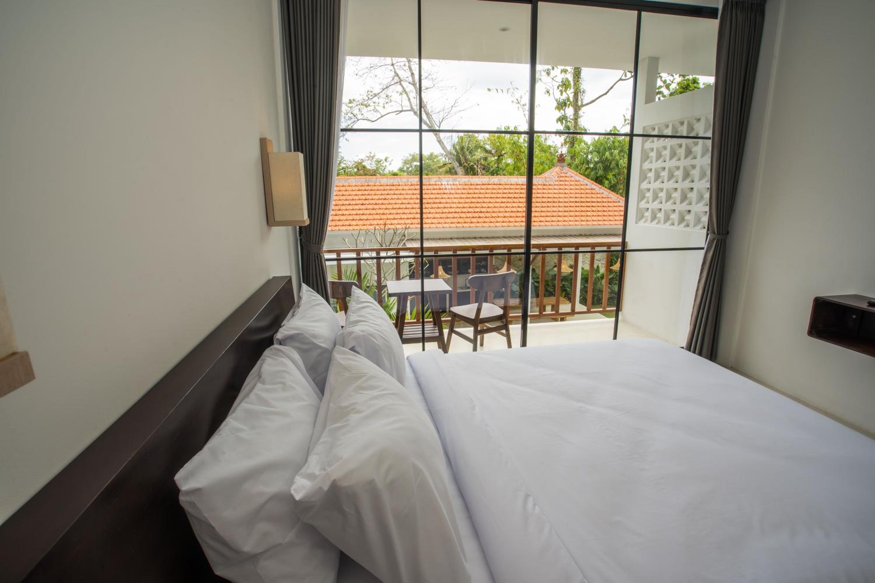 Deluxe Room with Pool View - Photo 2