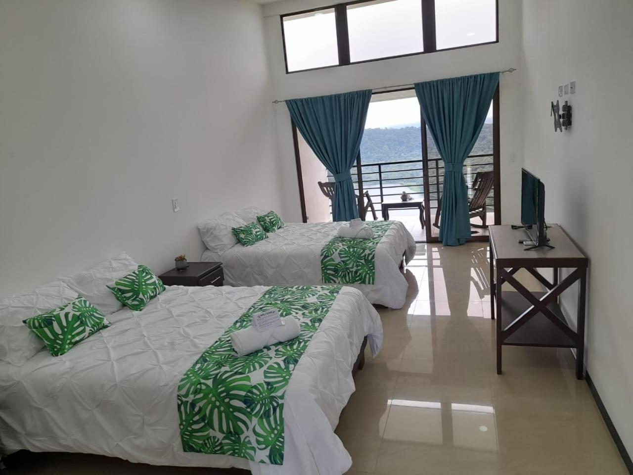 Quadruple Room with Mountain View photo 2