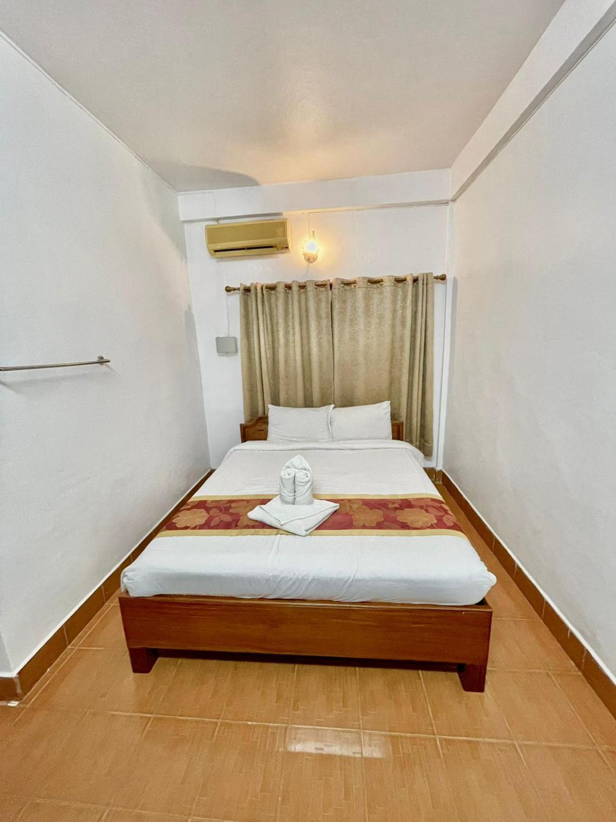 Budget Double Room - Photo 4