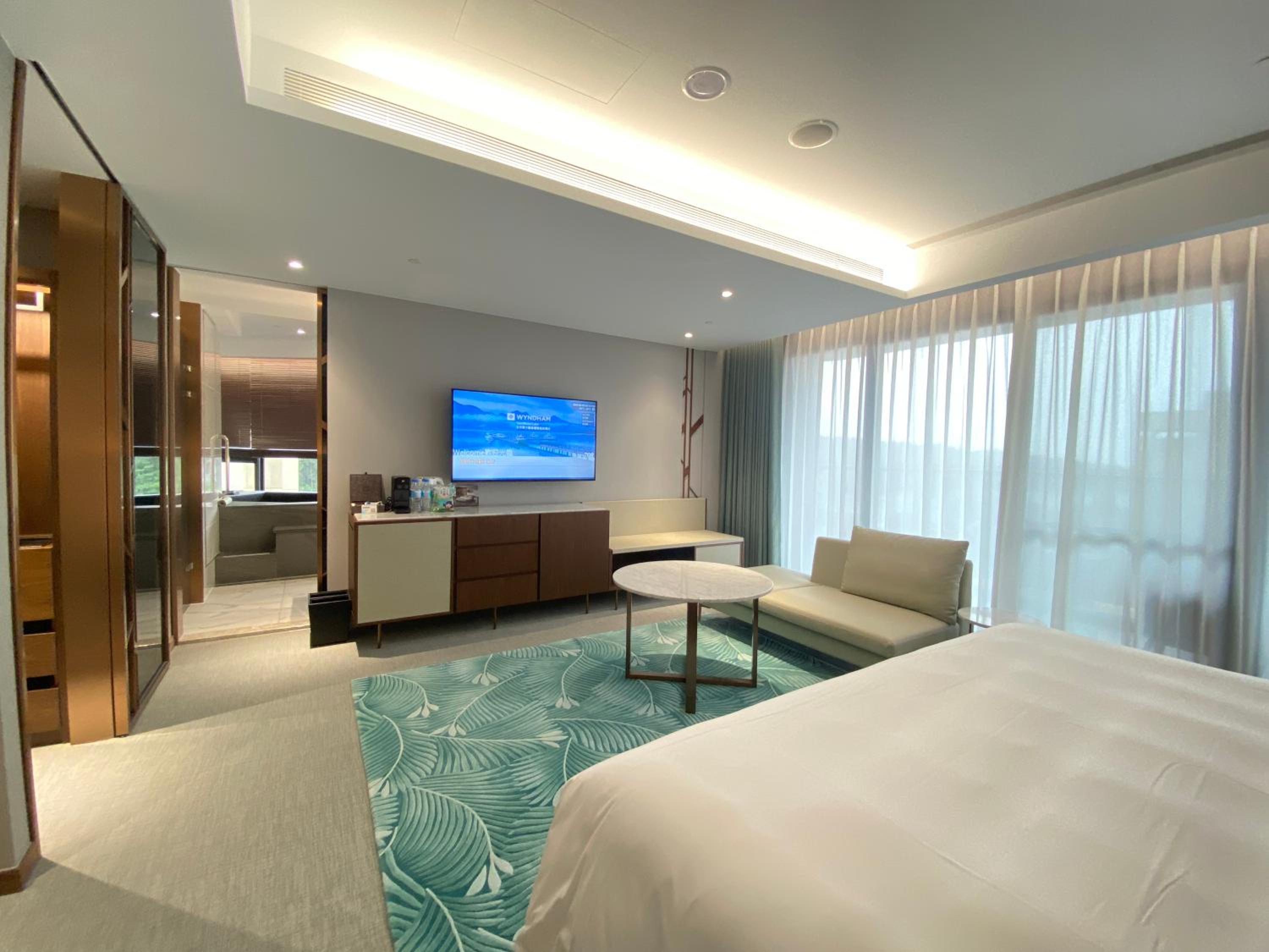 Deluxe Double Room with Grand View - Photo 2