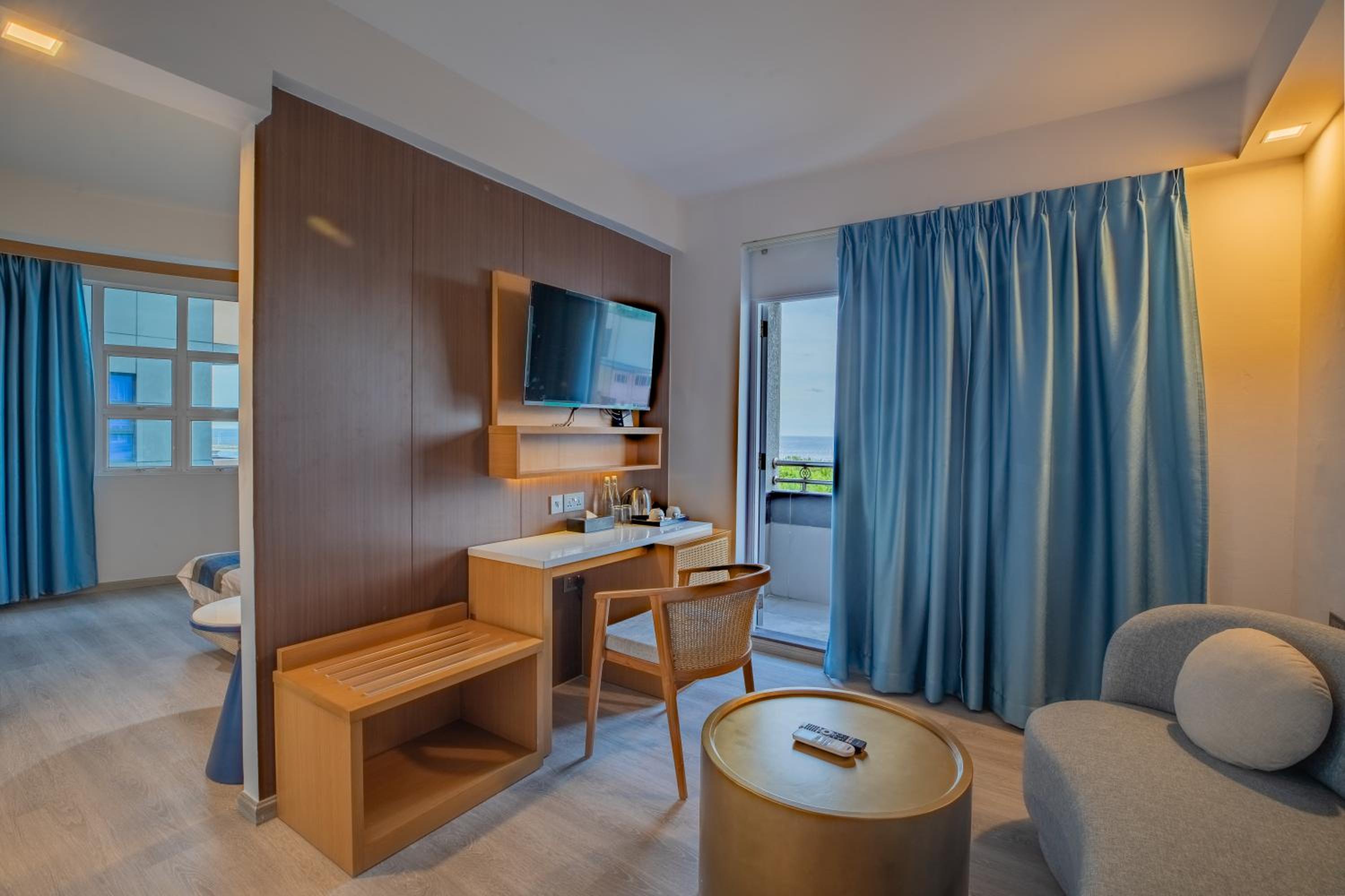 Executive Suite - Photo 3