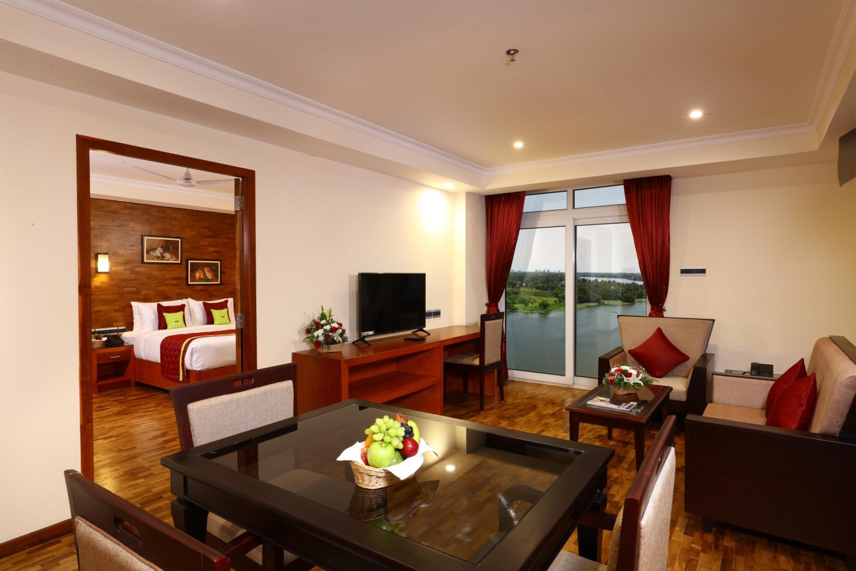 Suite with Lake View - Photo 1