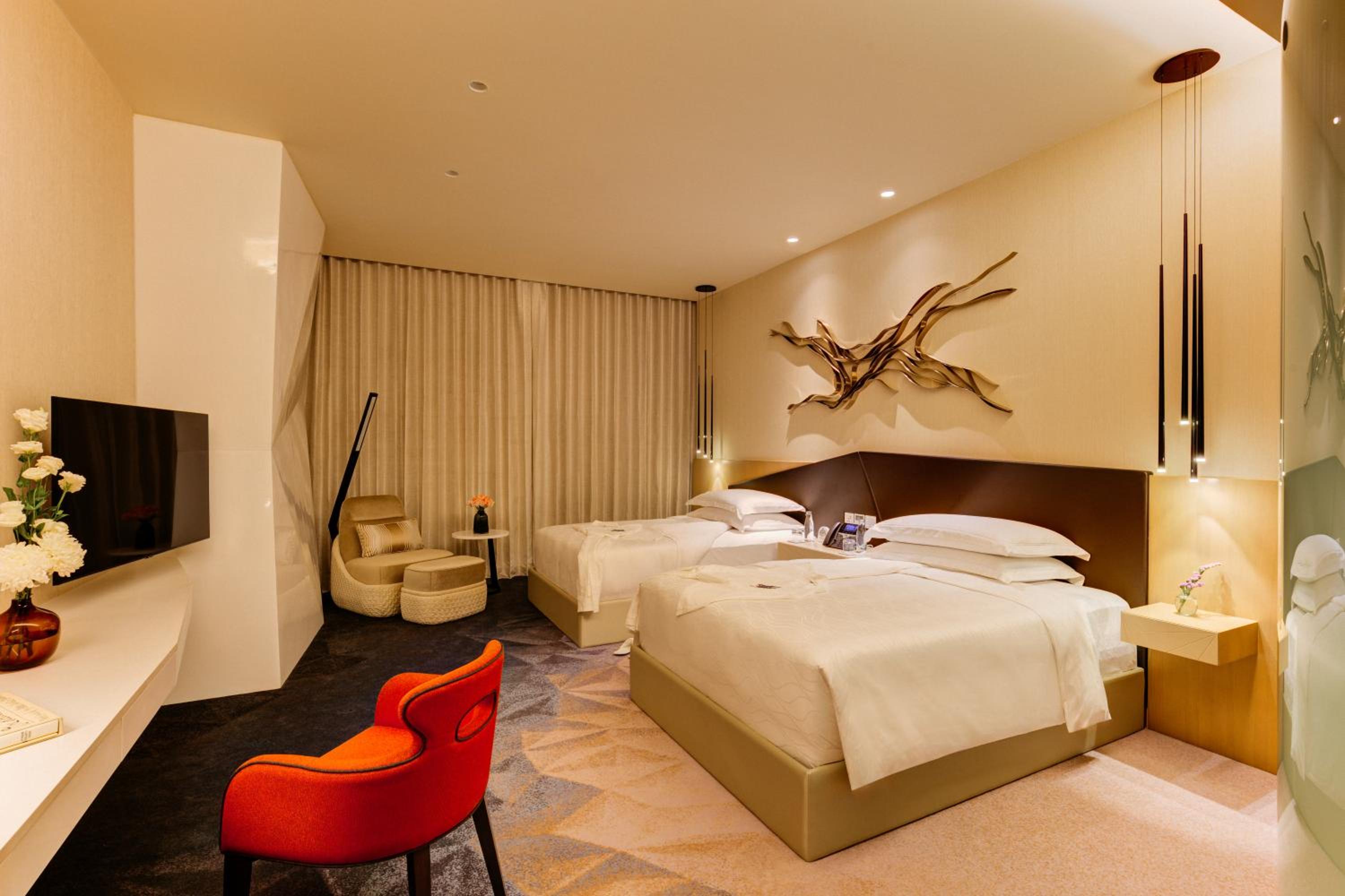 Premier Life Cityscape View Twin Room - Photo 4