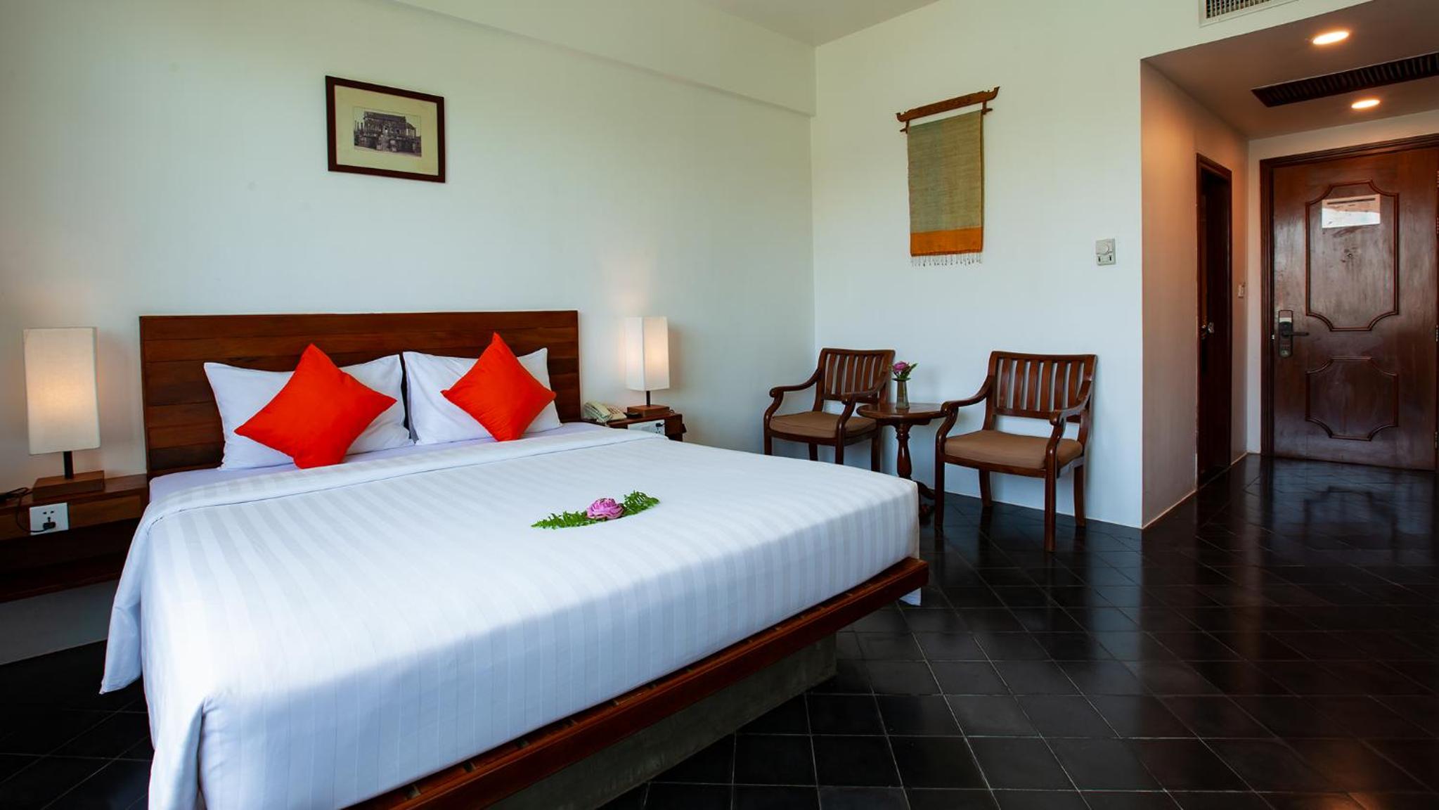 Deluxe Double Room - Photo 13