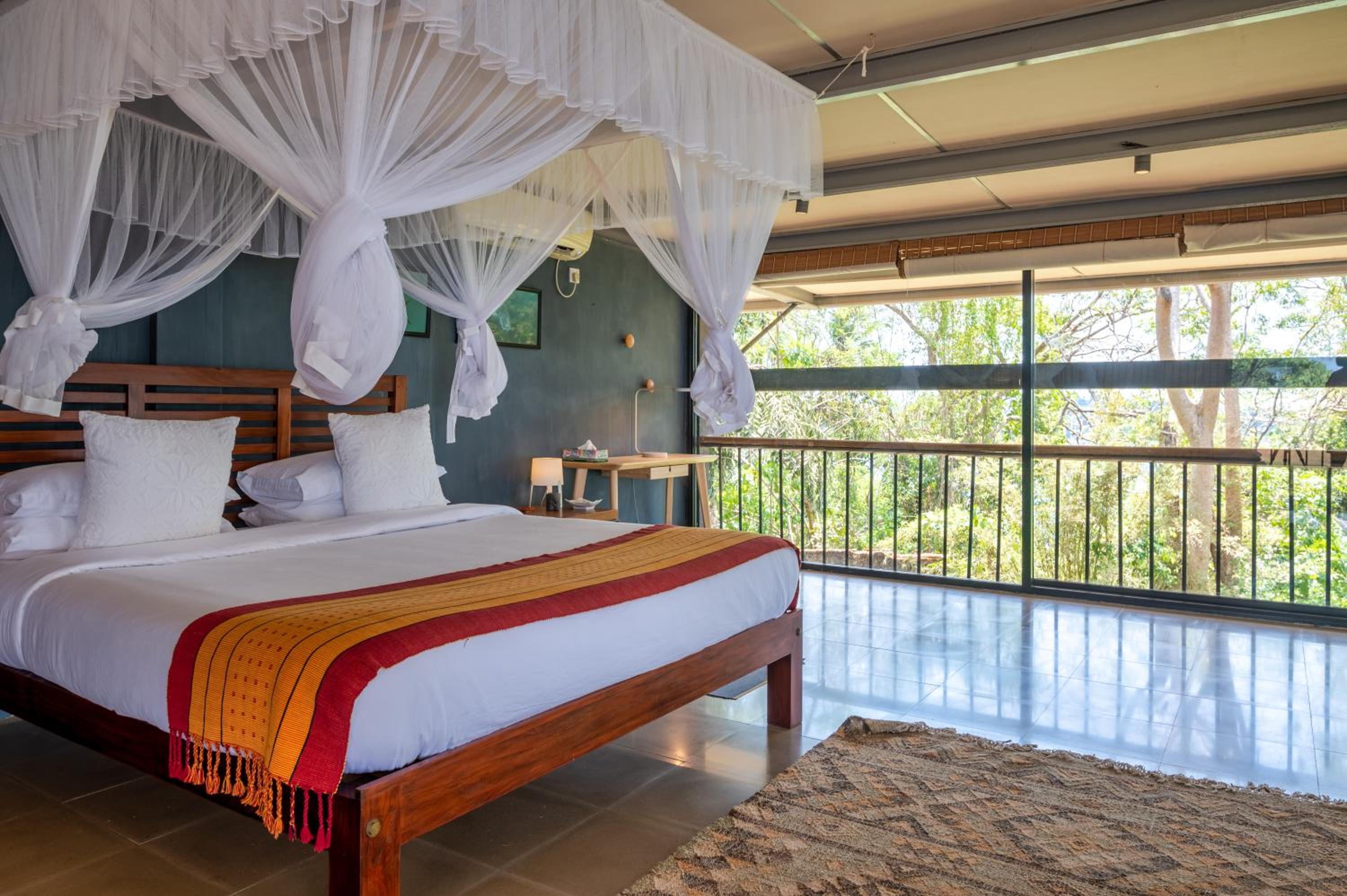 Deluxe Double Room with Sea View - Photo 10