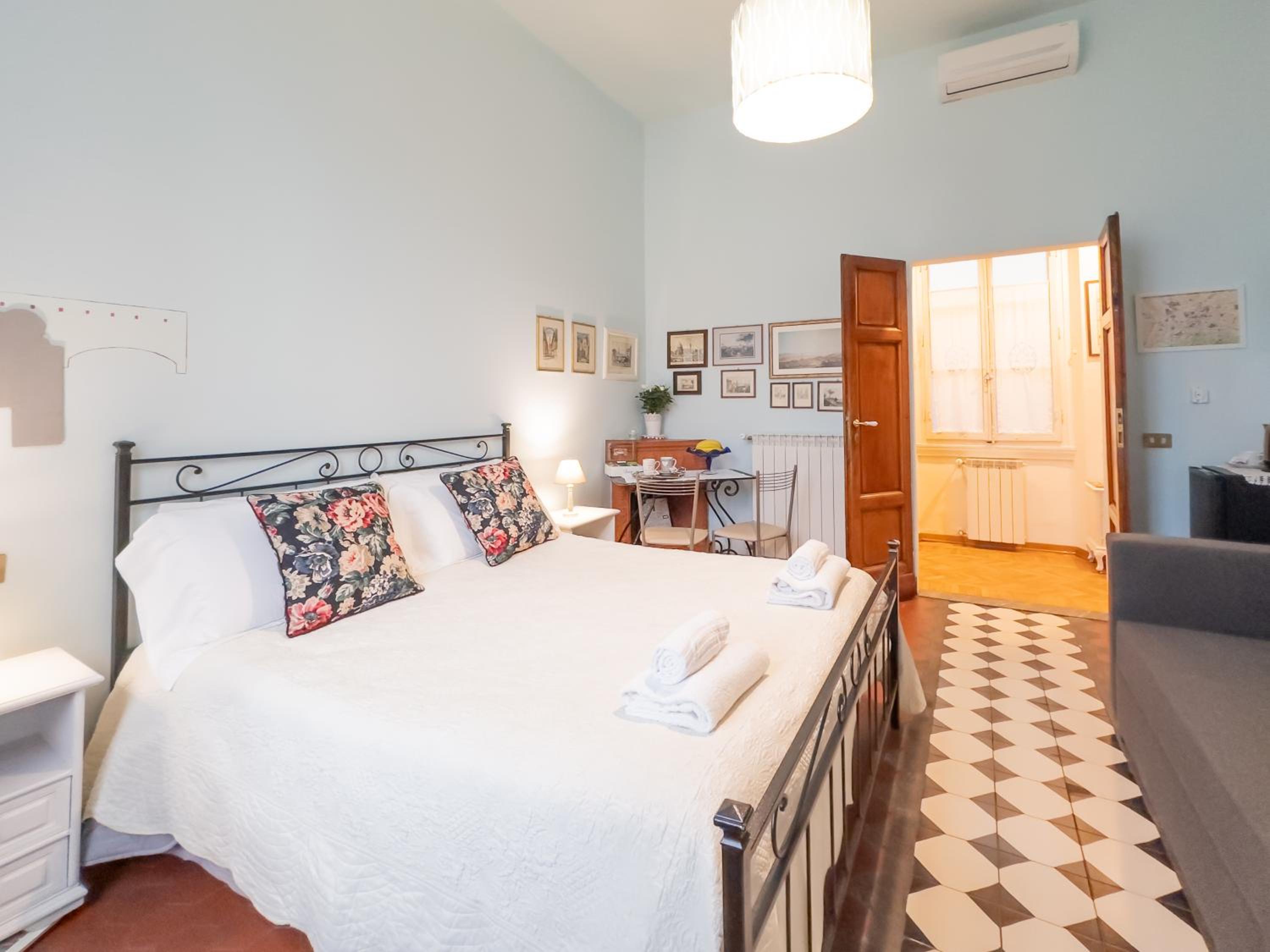 One-Bedroom Deluxe Apartment