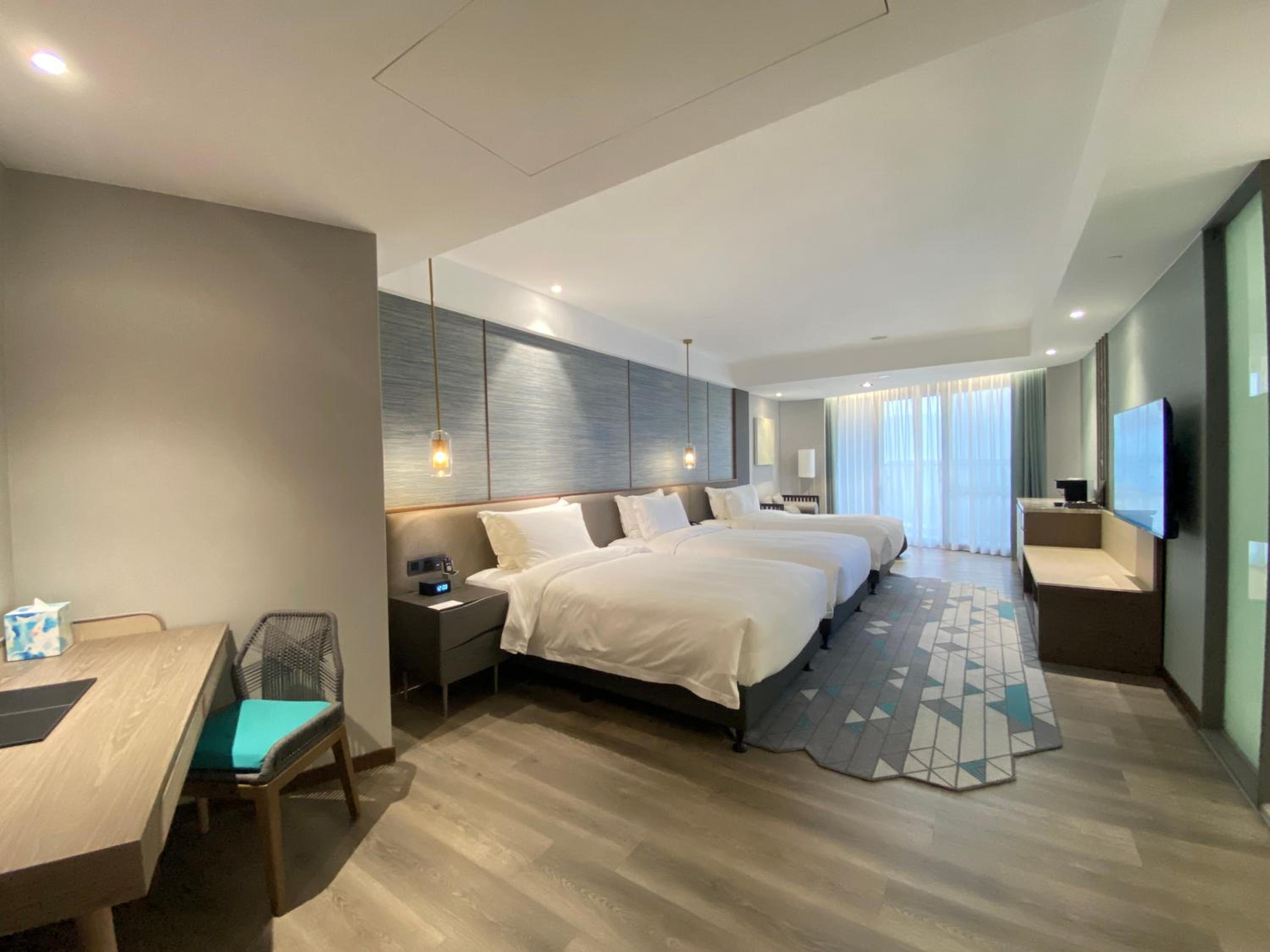 Triple Room with Partial Lake View photo 2