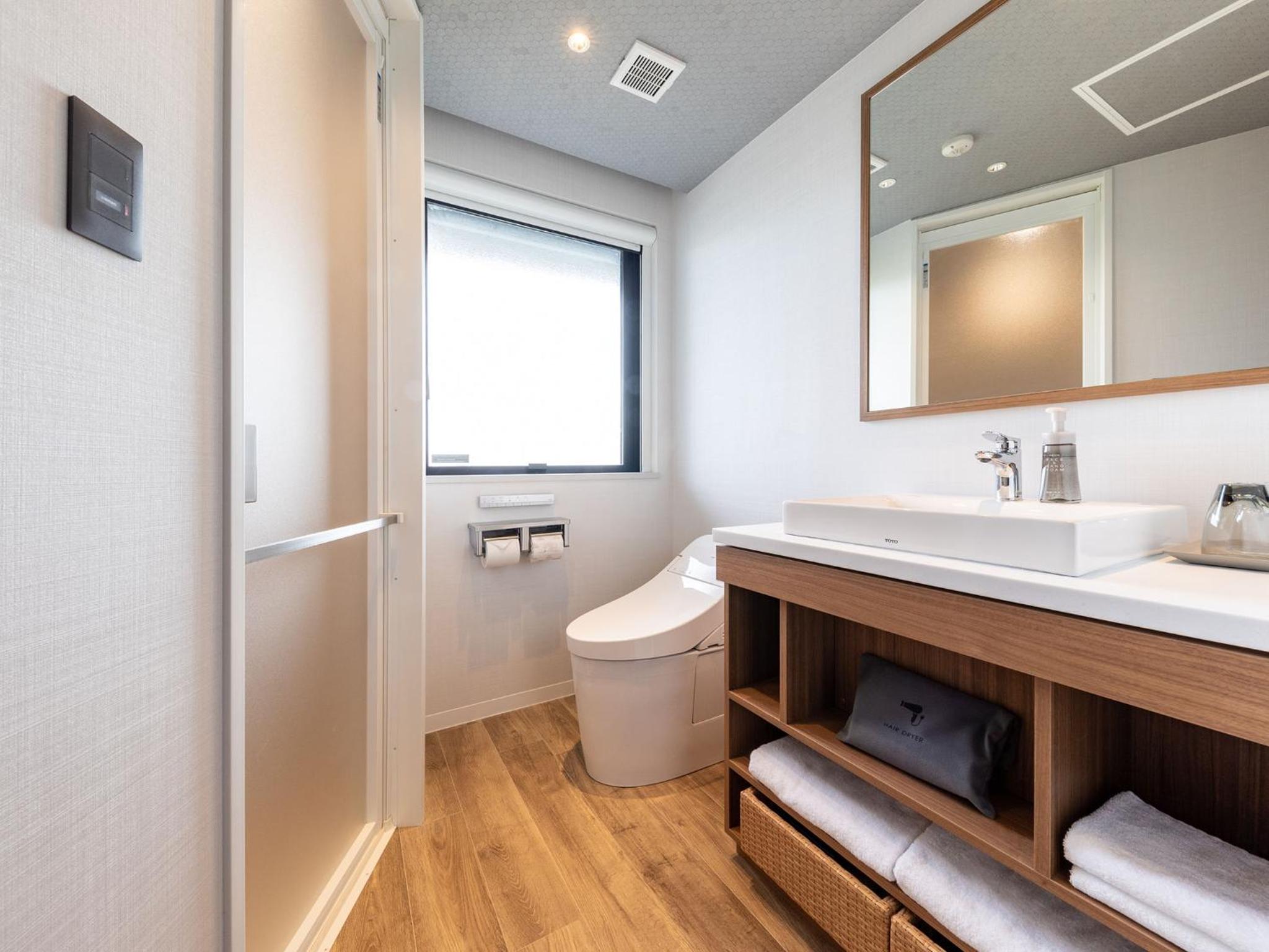 Twin Room - Non-Smoking - Photo 2