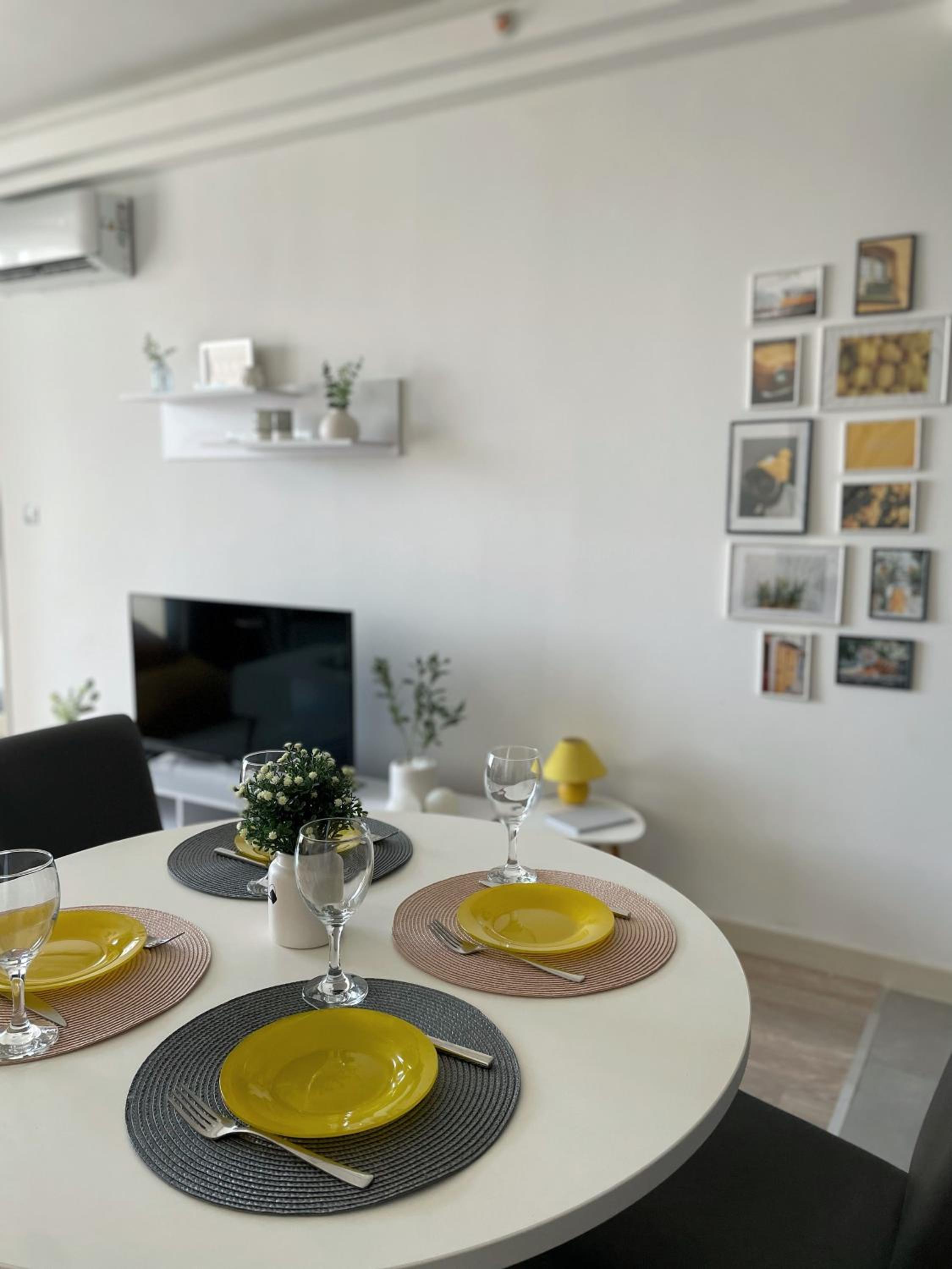 Apartment With City View photo 2